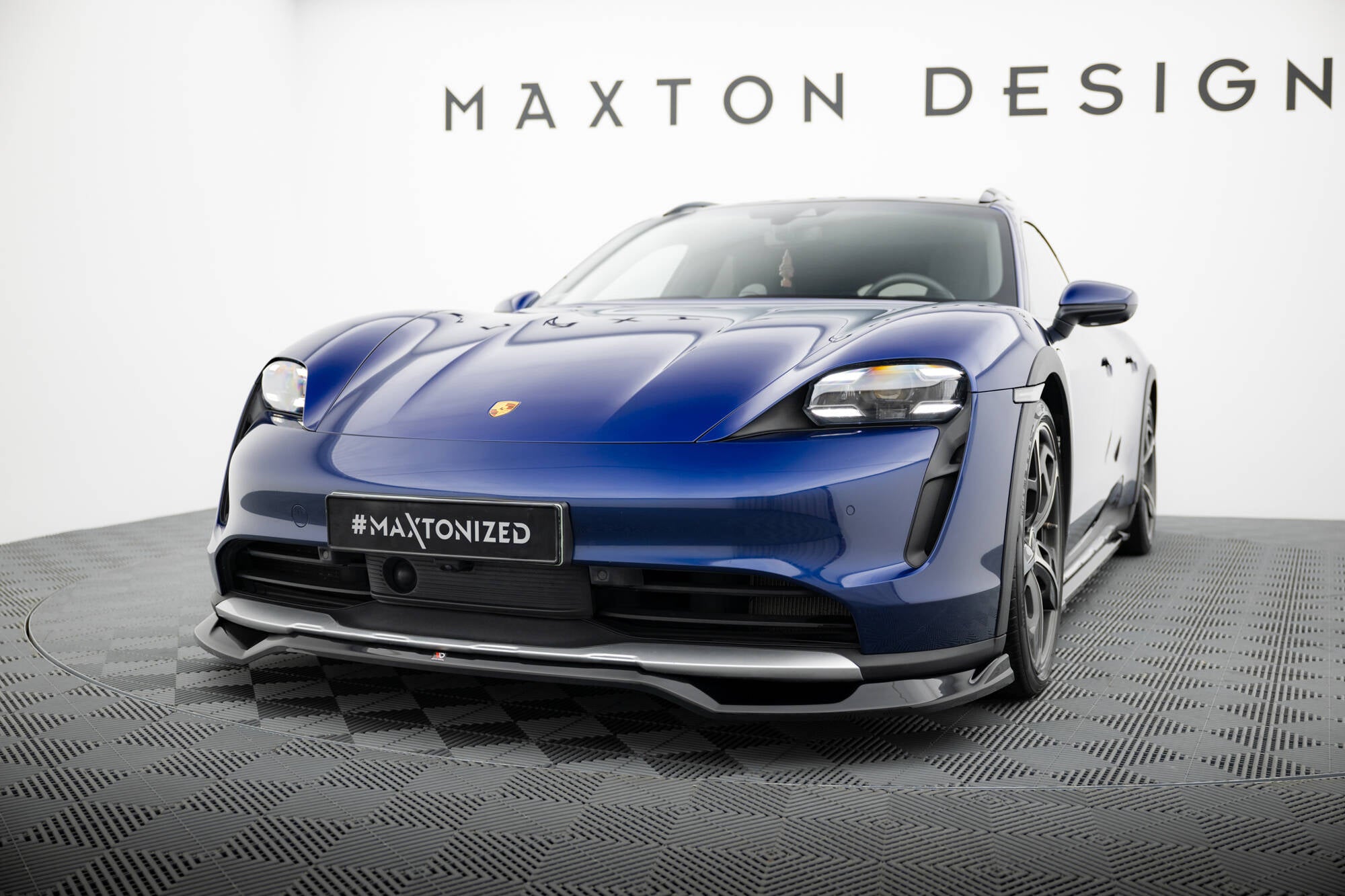 Maxton Design Street+ Spoilerlippe Front Ansatz passend für Porsche Taycan Cross Turismo 4S schwarz Hochglanz