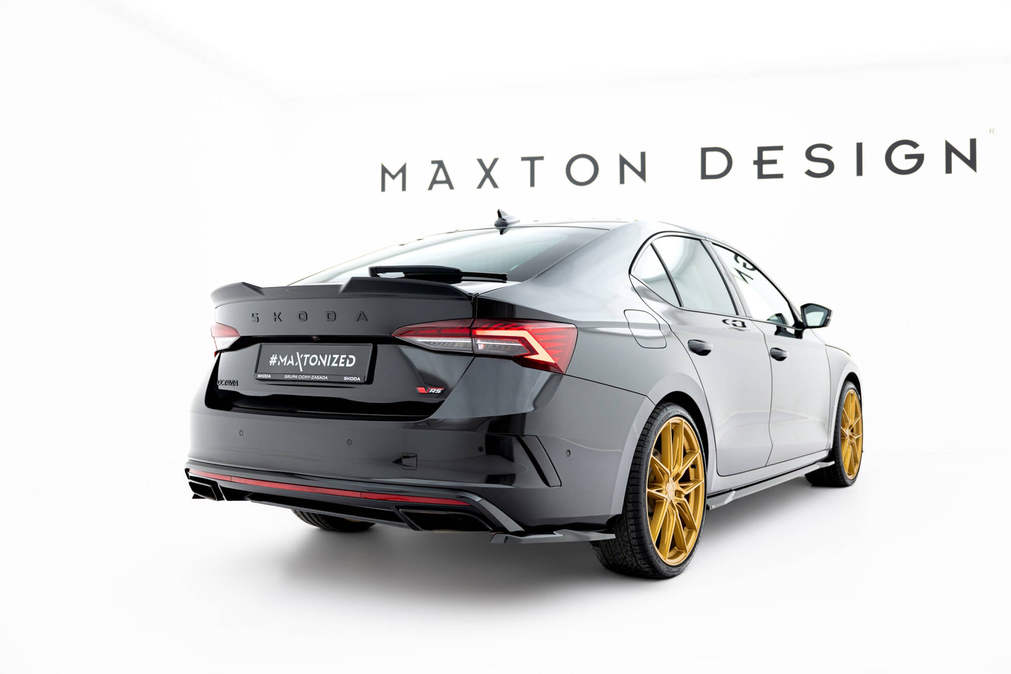 Maxton Design Heck Ansatz Flaps Diffusor V.5 passend für Skoda Octavia RS Liftback / Combi Mk4 / Mk4 Facelift schwarz Hochglanz