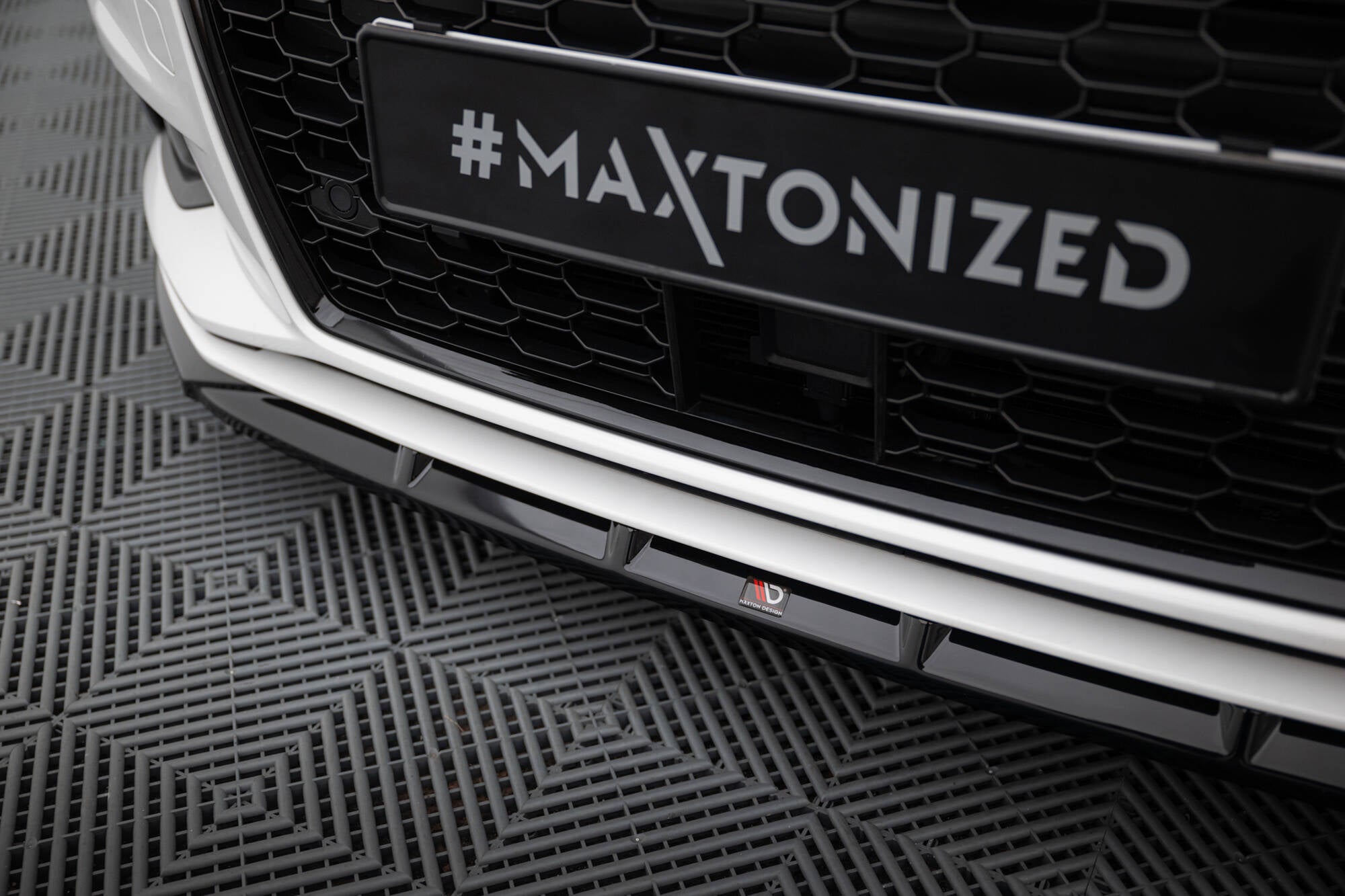 Maxton Design Street+ Spoilerlippe Front Ansatz passend für Audi A3 Limousine 8V Facelift schwarz Hochglanz