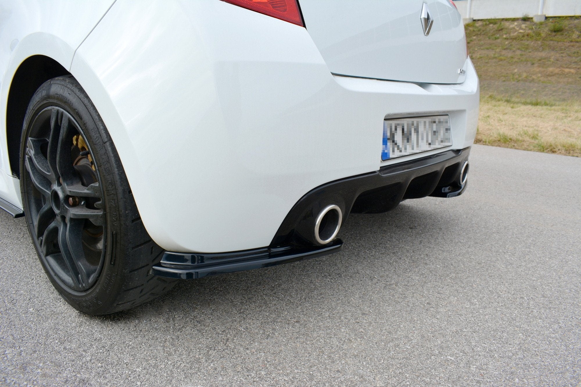 Maxton Design Heck Ansatz Flaps Diffusor passend für RENAULT CLIO MK3 RS FACELIFT schwarz Hochglanz