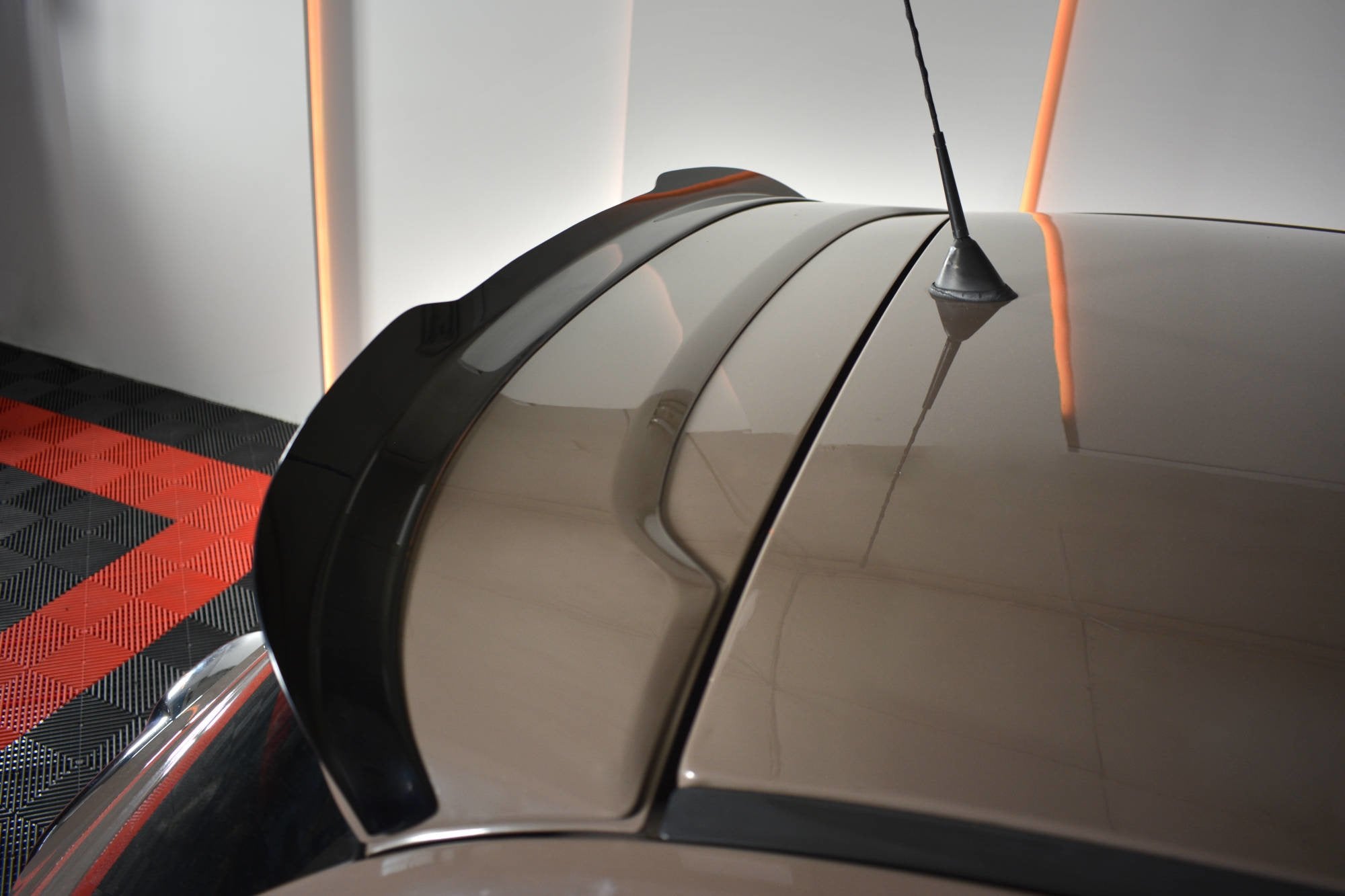Maxton Design Spoiler CAP passend für FIAT 500 HATCHBACK SPORT vor Facelift schwarz Hochglanz