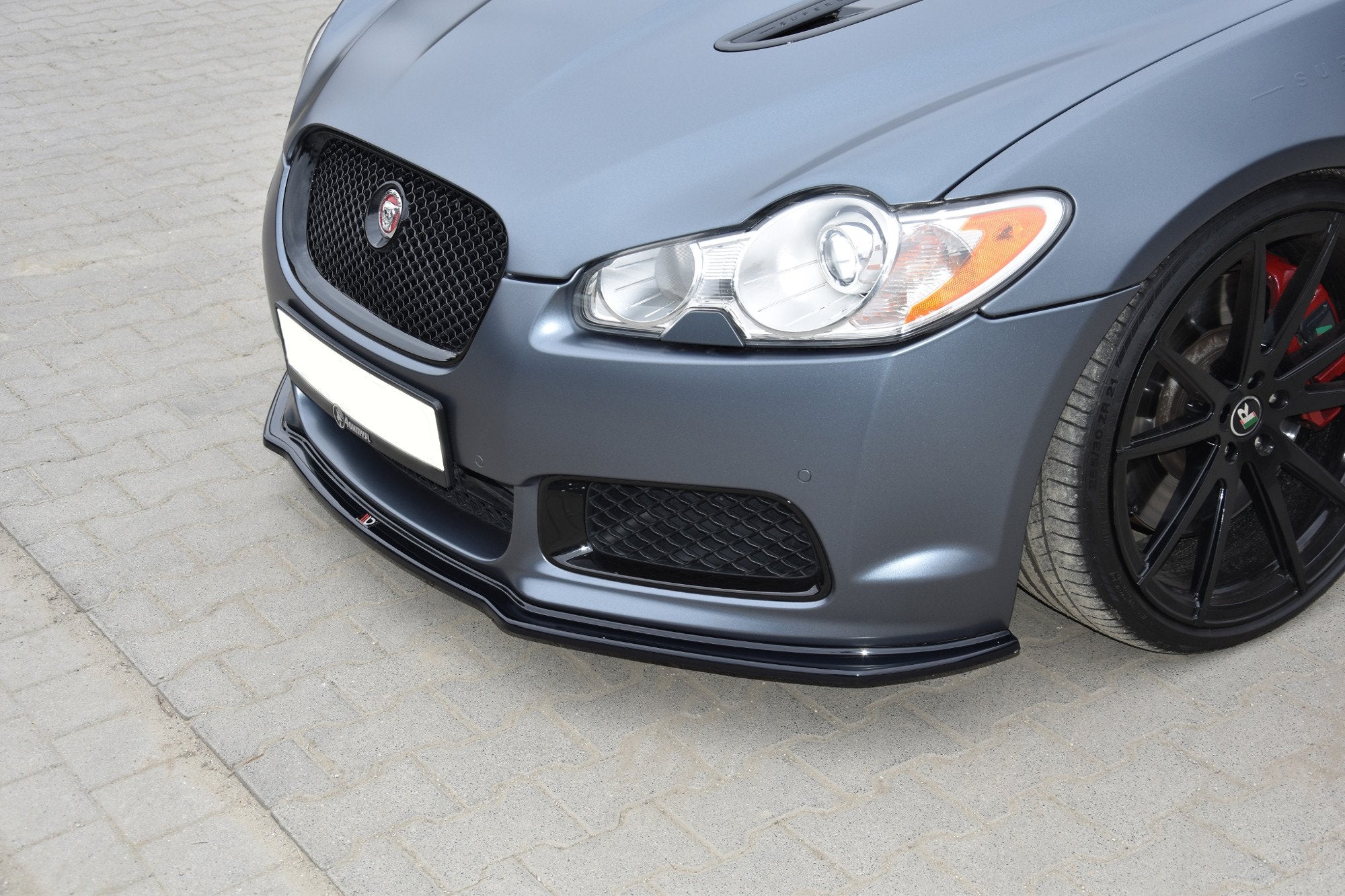 Maxton Design Street+ Spoilerlippe Front Ansatz V.1 passend für JAGUAR XF- R schwarz Hochglanz