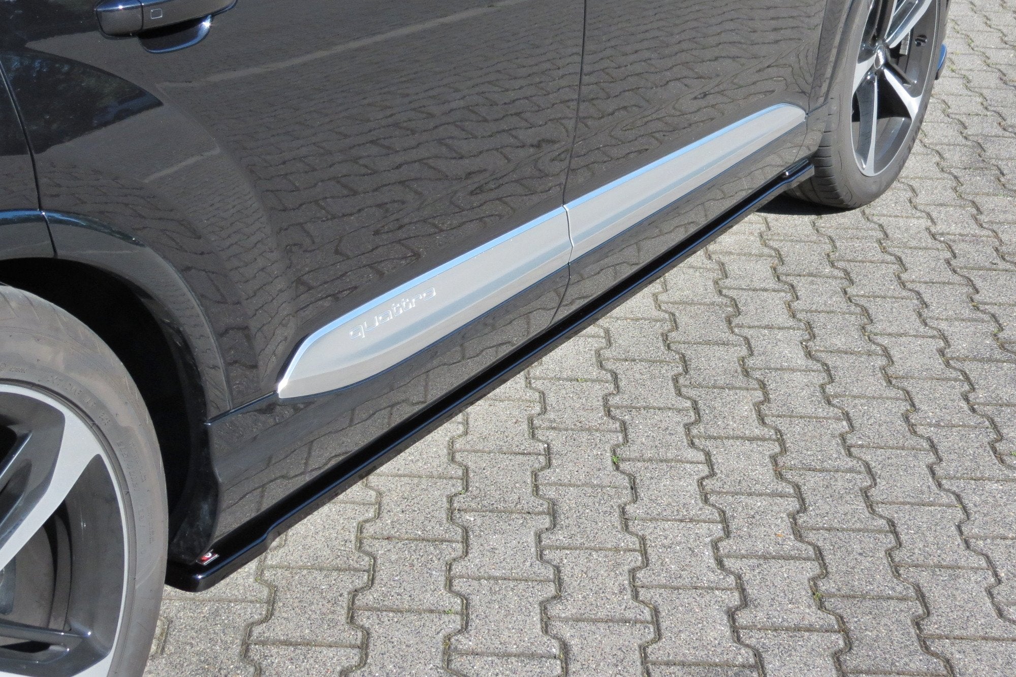 Maxton Design Street+ Seitenschweller Leisten passend für Audi SQ7 / Q7 S-Line Mk.2 schwarz Hochglanz