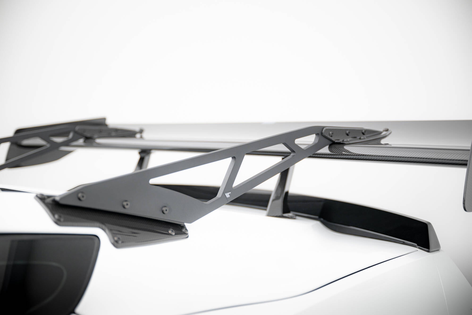 Maxton Design Carbon Spoiler With Upper Swan Mounting Chevrolet Corvette Stingray / Grand Sport C7 für Chevrolet Corvette C7
