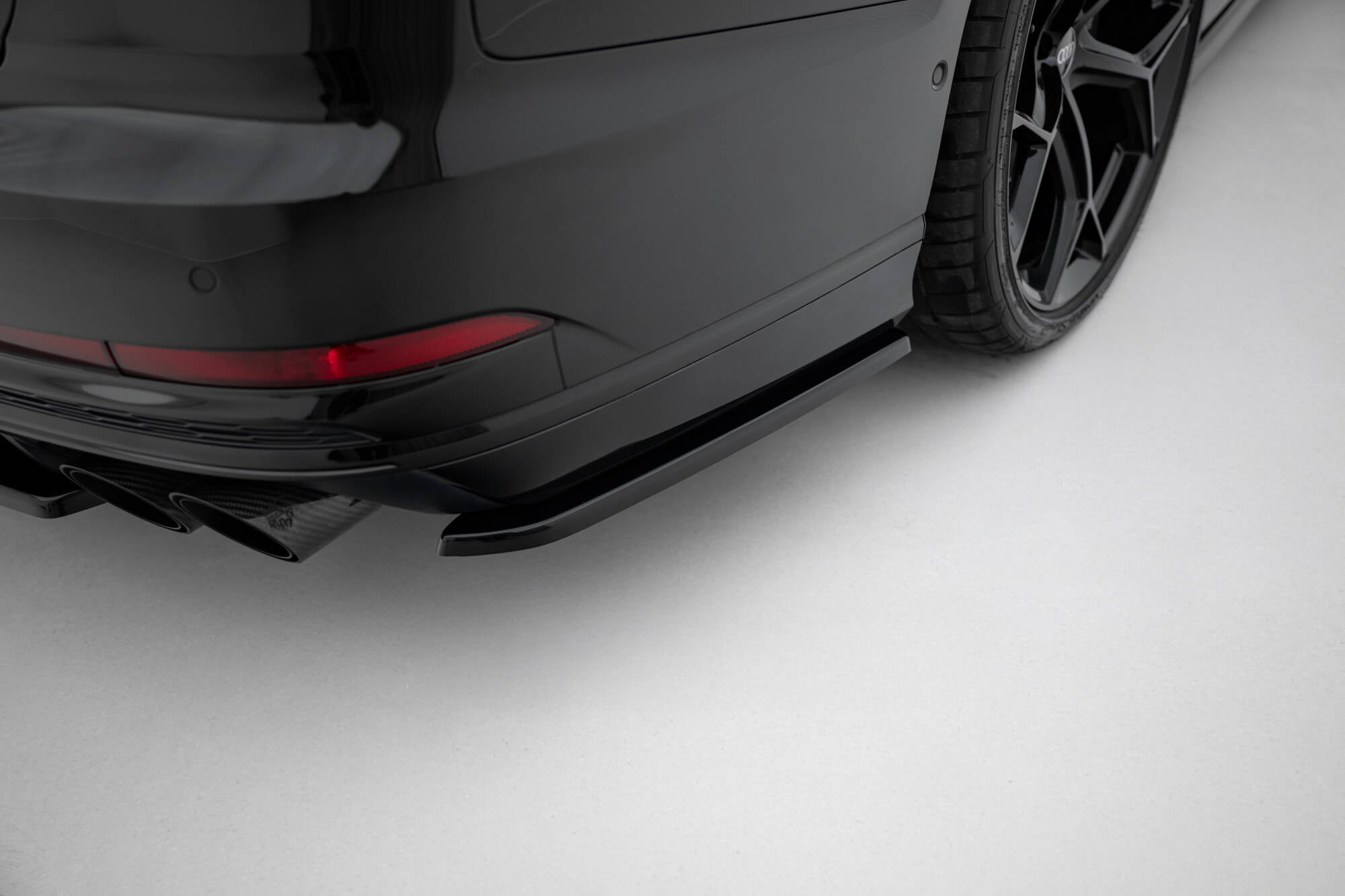 Maxton Design Heck Ansatz Flaps Diffusor passend für Audi S8 D5 schwarz Hochglanz