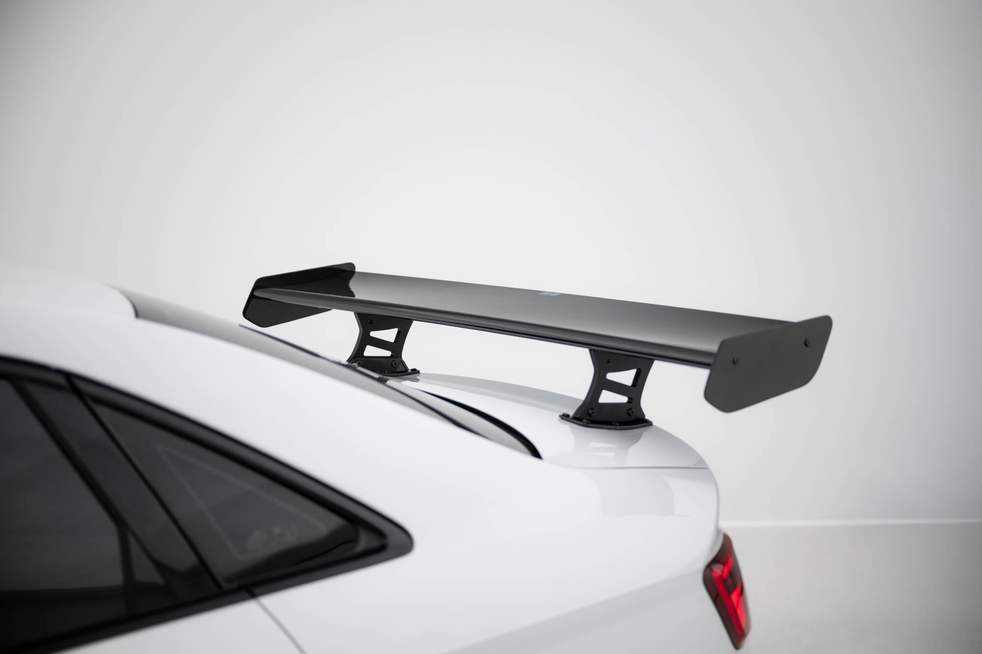 Maxton Design Carbon Spoiler With Internal Brackets Uprights + LED Audi A3 / A3 S-Line / S3 / RS3 Limousine 8V / 8V Facelift für Audi A3
