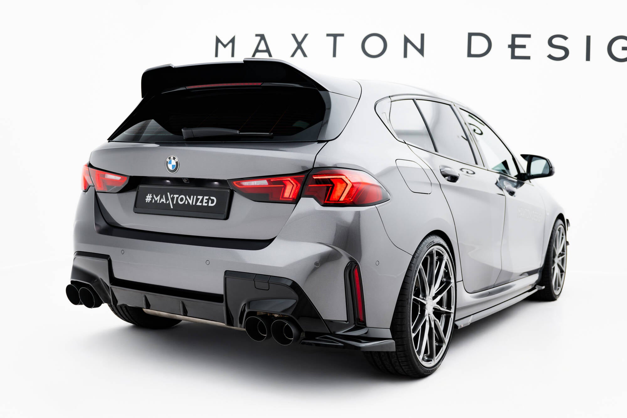 Maxton Design Heck Ansatz Flaps Diffusor V.5 passend für BMW M135i F70 schwarz Hochglanz