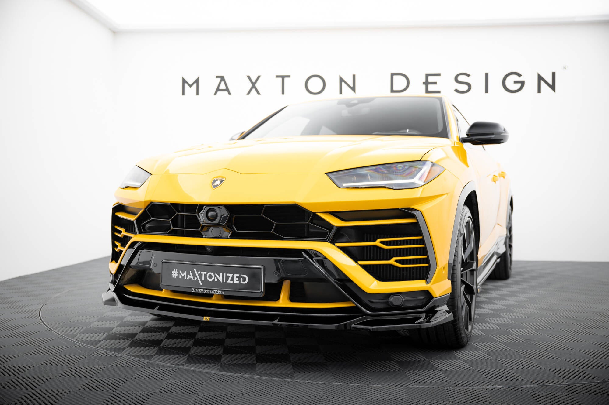 Maxton Design Street+ Spoilerlippe Front Ansatz V.3 passend für Lamborghini Urus Mk1 schwarz Hochglanz