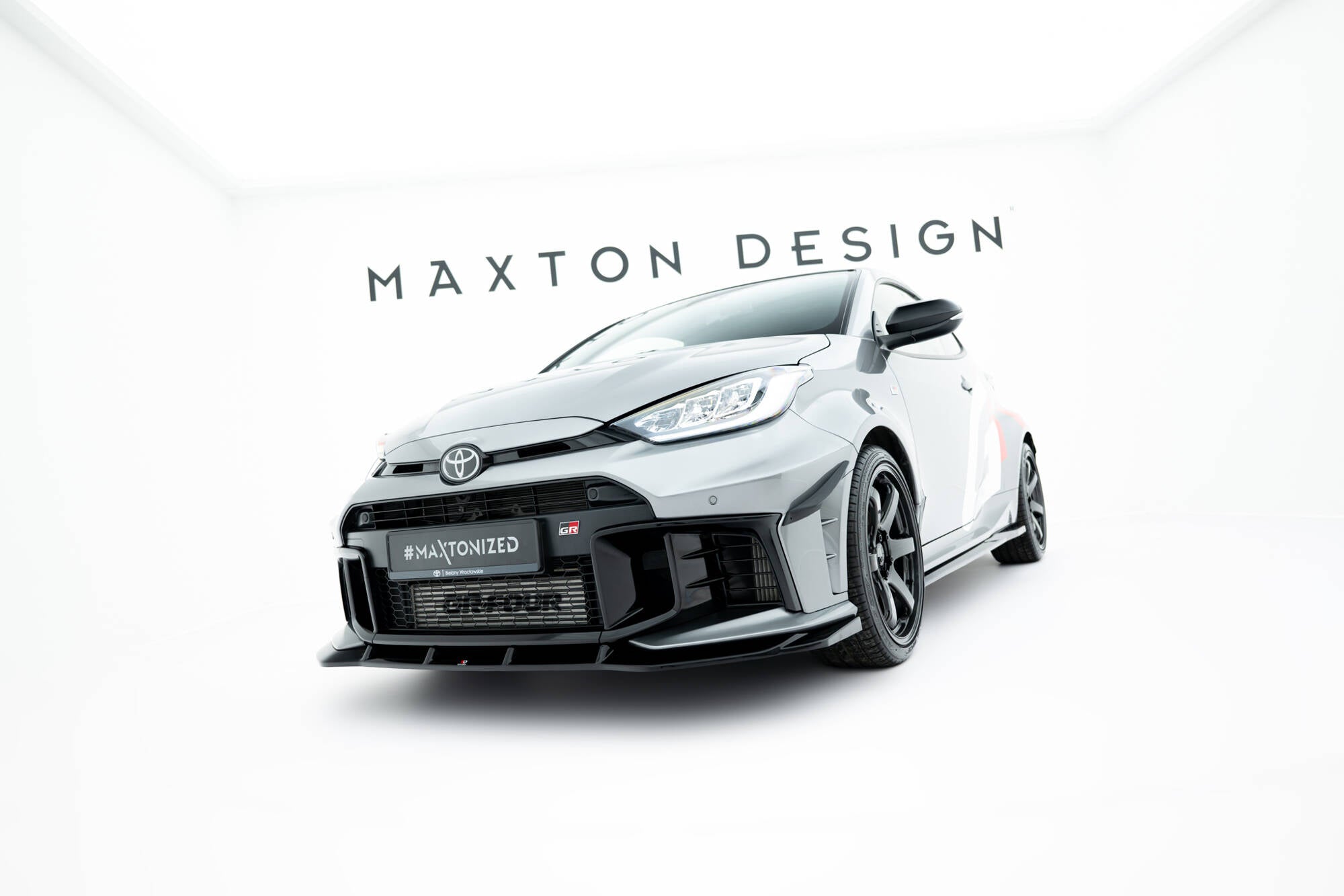 Maxton Design Street+ Spoilerlippe Front Ansatz V.1 passend für Toyota GR Yaris Mk4 Facelift schwarz Hochglanz