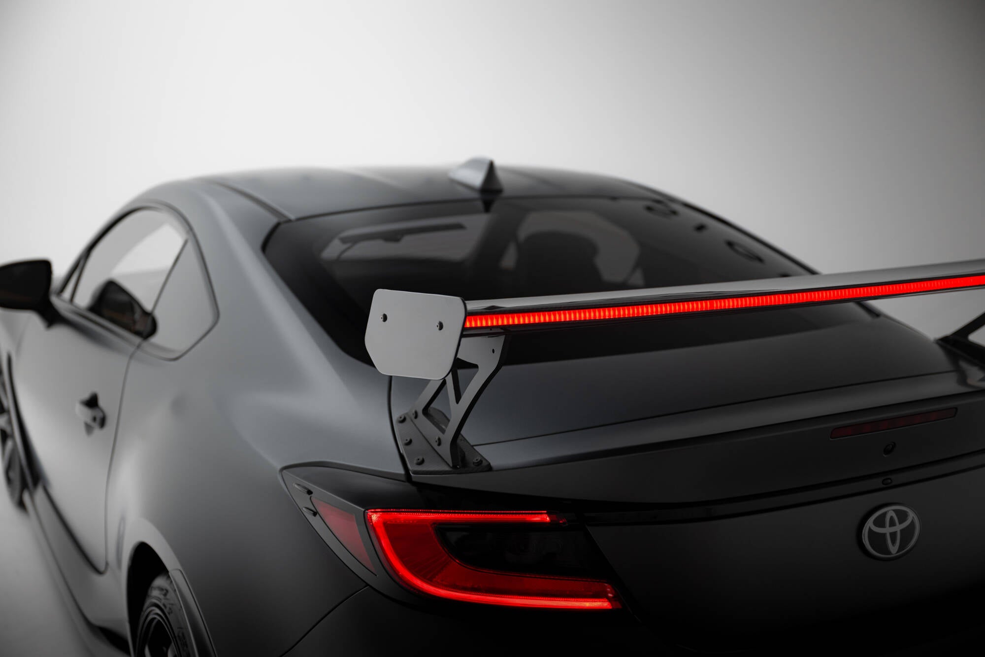 Maxton Design Carbon Spoiler With External Brackets Uprights + LED Toyota GR86 / Subaru BRZ Mk2 für Toyota GR86 Mk1