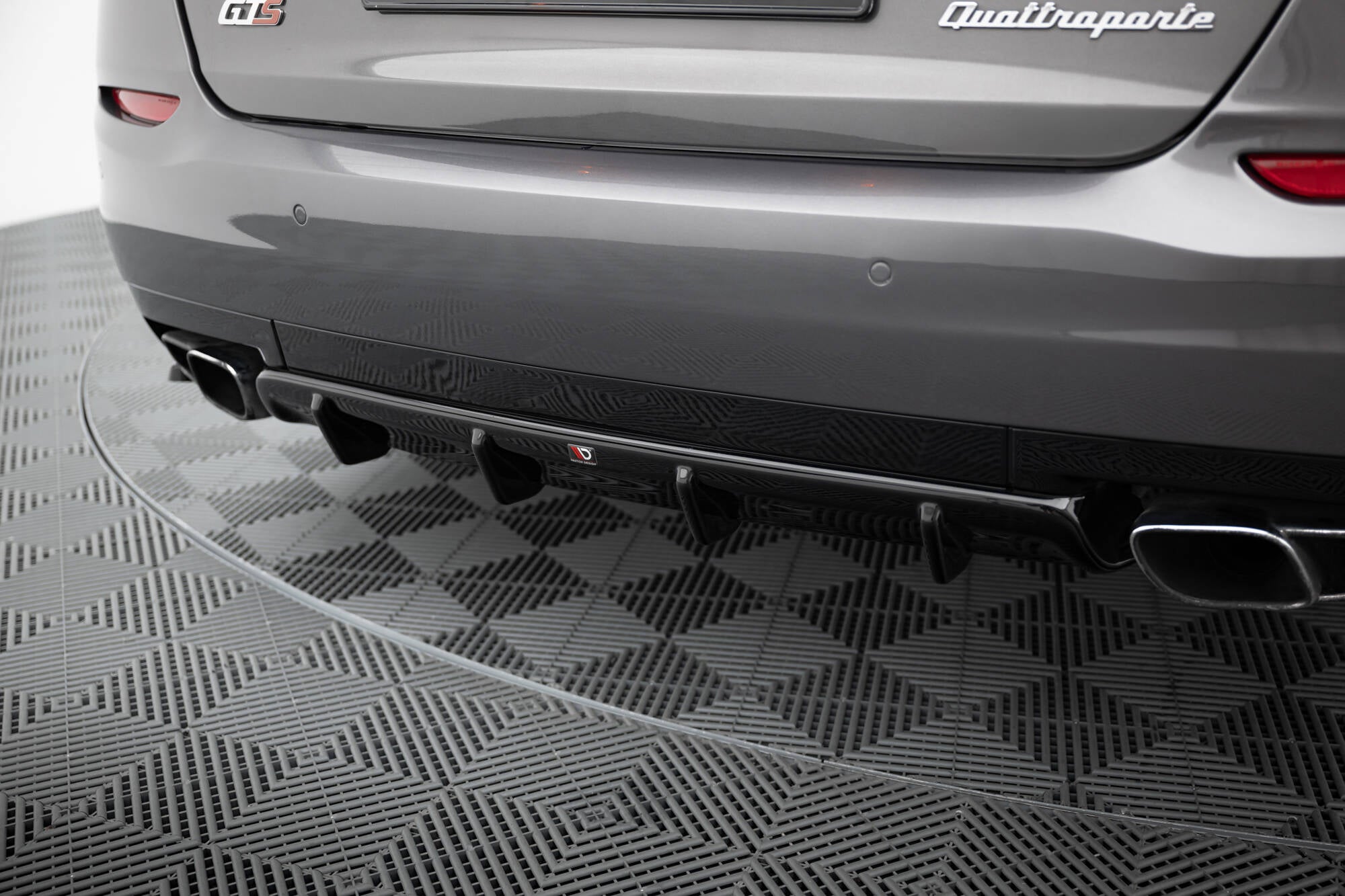 Maxton Design Diffusor Heck Ansatz passend für Maserati Quattroporte Mk6 schwarz Hochglanz
