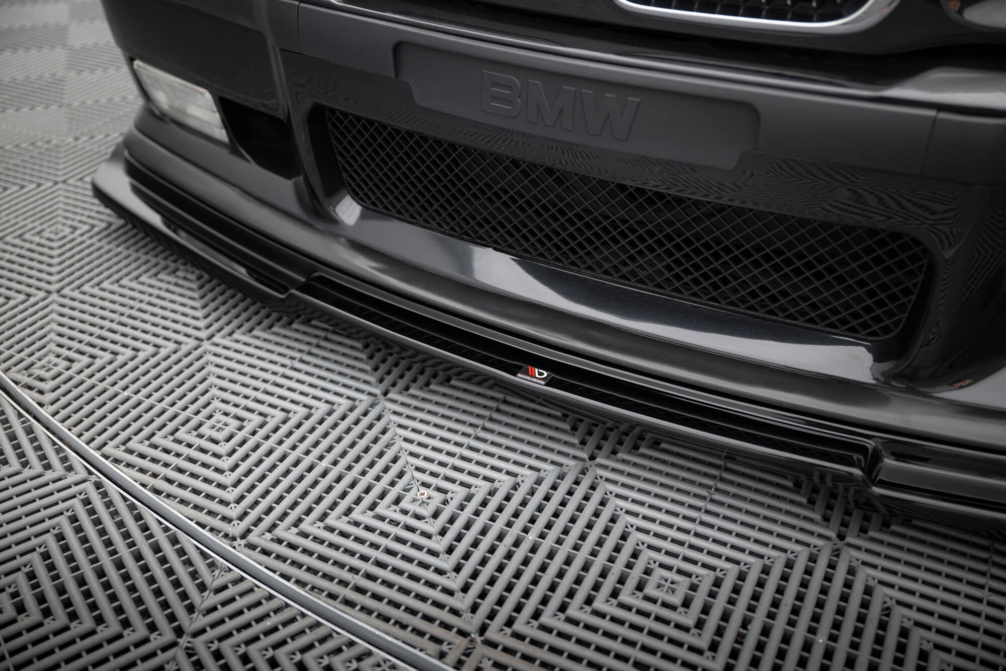 Maxton Design Street+ Spoilerlippe Front Ansatz V.1 passend für BMW M3 / 3 M-Paket Coupe / Cabrio E36 schwarz Hochglanz