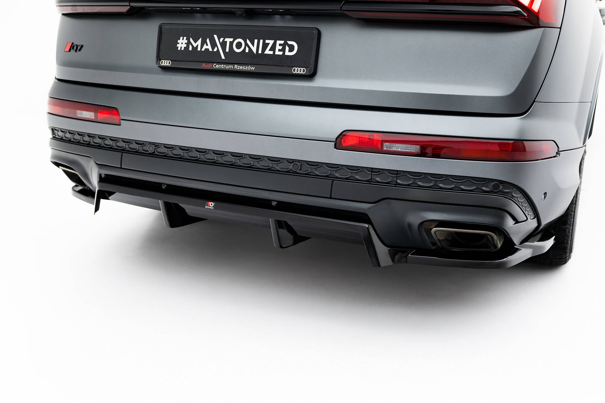 Maxton Design Street+ Mittlerer Diffusor RACE passend für Audi Q7 S-Line Mk2 Facelift 2 schwarz Hochglanz