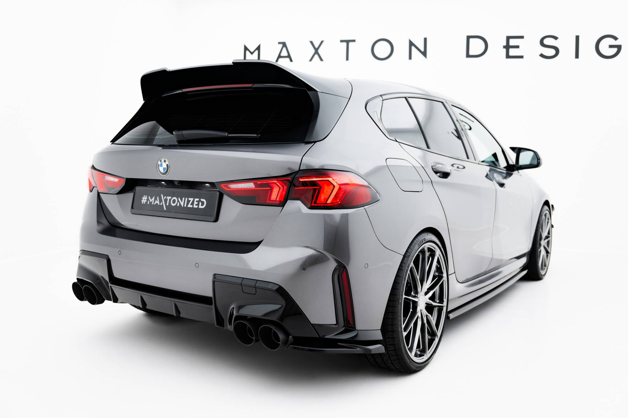 Maxton Design Heck Ansatz Flaps Diffusor V.4 passend für BMW M135i F70 schwarz Hochglanz