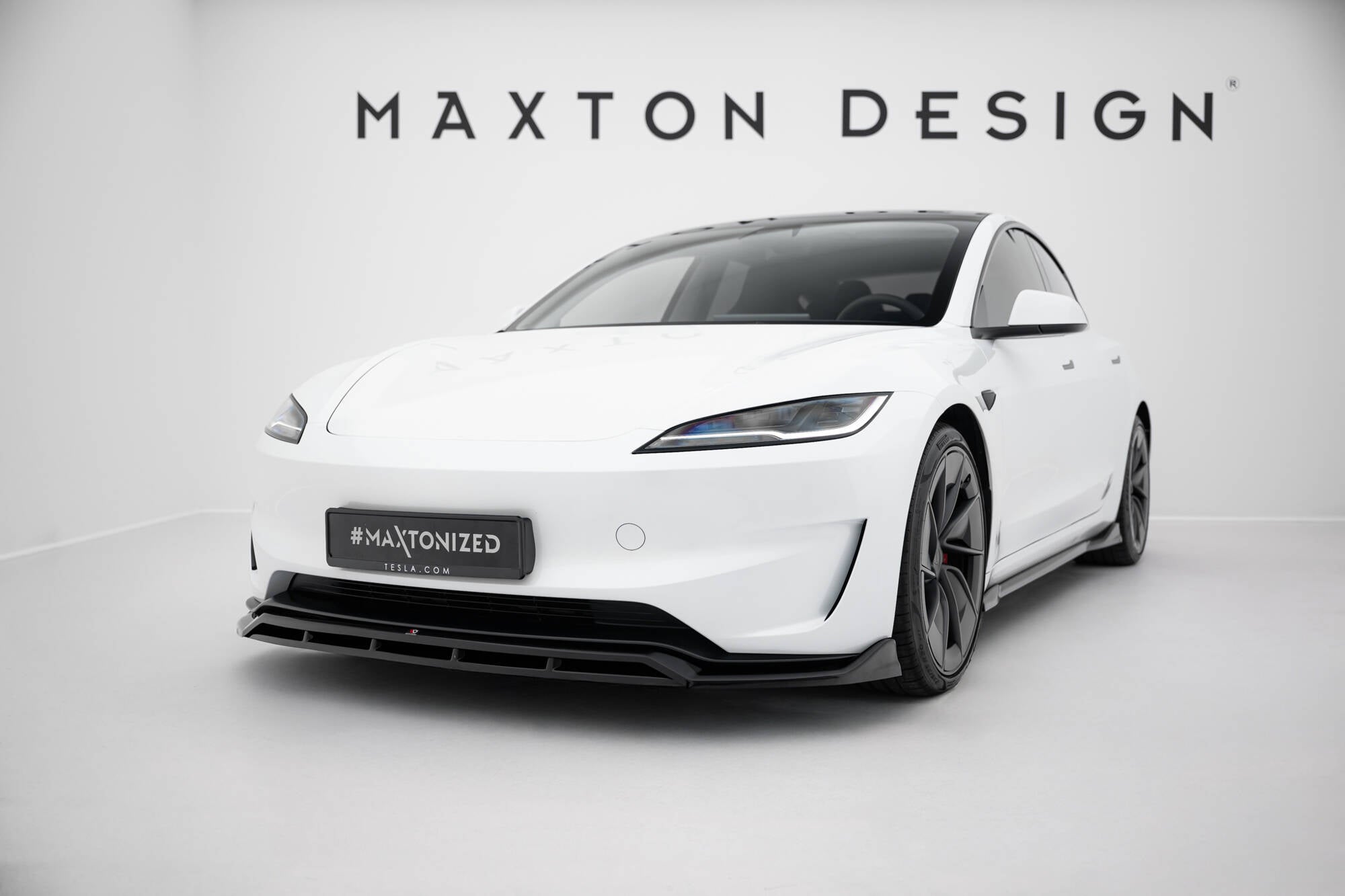Maxton Design Street+ Spoilerlippe Front Ansatz V.1 passend für Tesla Model 3 Performance Mk1 Facelift schwarz Hochglanz