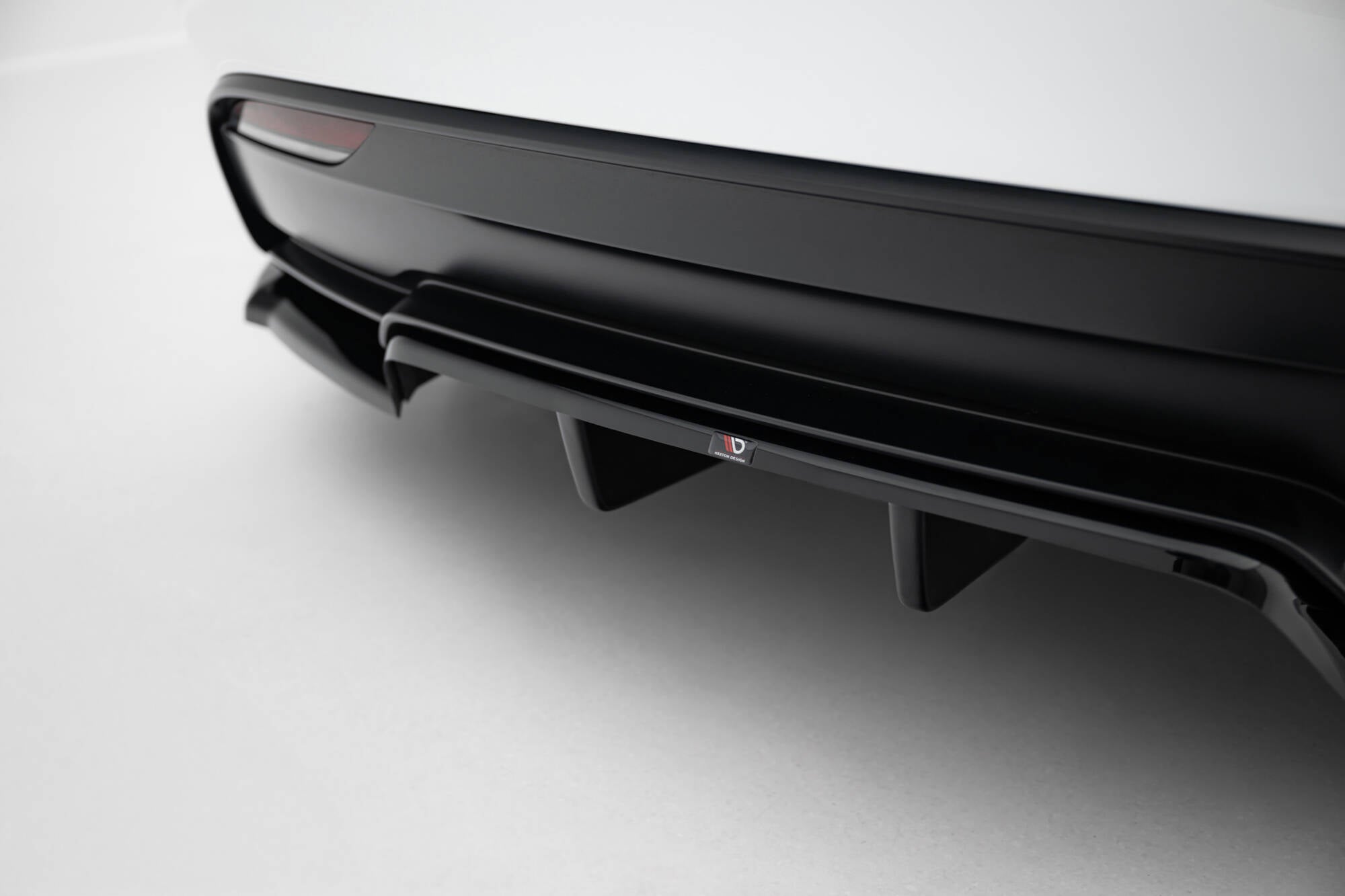 Maxton Design Street+ Mittlerer Diffusor RACE passend für V.1 Tesla Model 3 Performance Mk1 Facelift schwarz Hochglanz