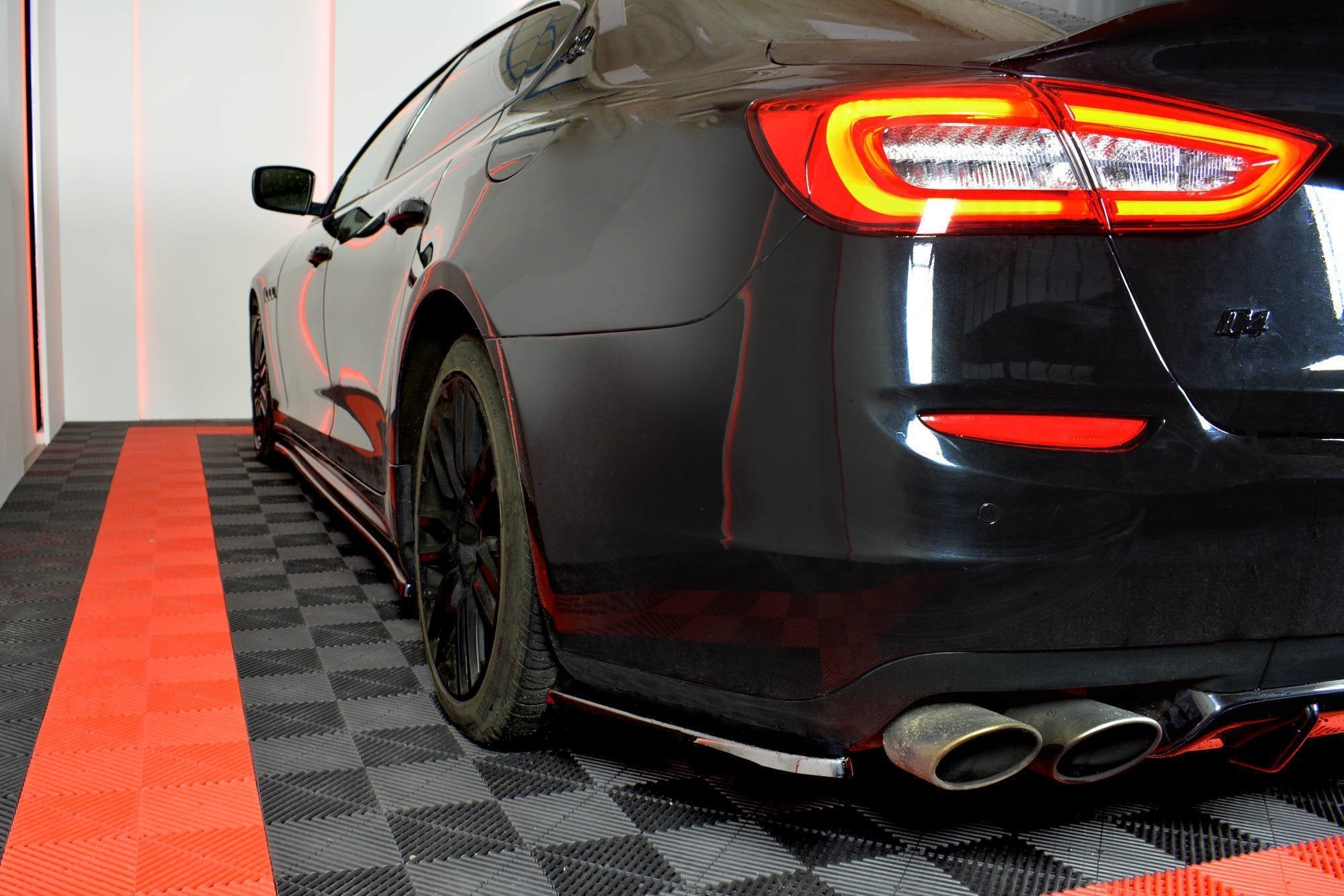 Maxton Design Seitenschweller Ansatz für MASERATI QUATTROPORTE MK.6 vor Facelift Carbon Look
