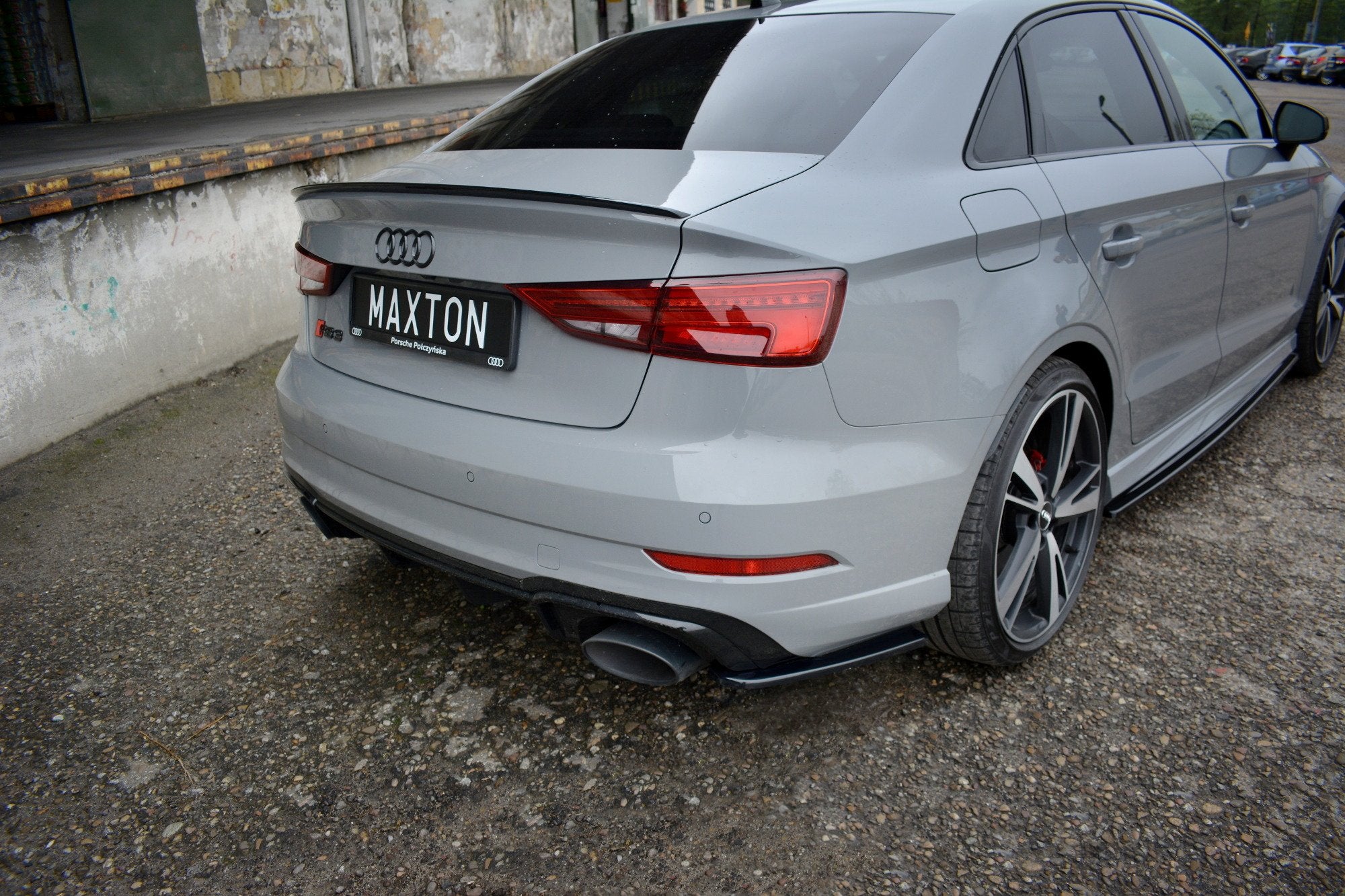 Maxton Design Heck Ansatz Flaps Diffusor passend für Audi RS3 Limousine 8V Facelift schwarz Hochglanz