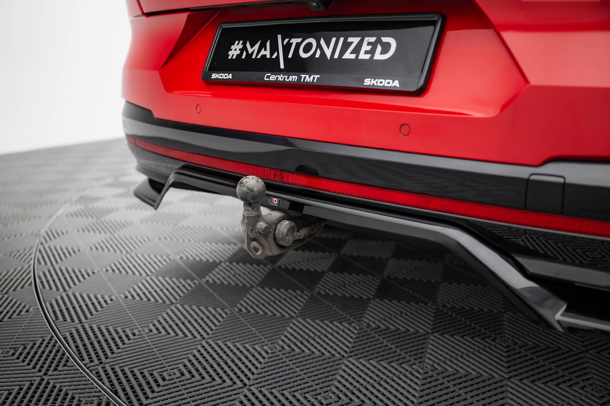 Maxton Design Street+ Mittlerer Diffusor RACE passend für Skoda Enyaq Coupe iV RS schwarz Hochglanz