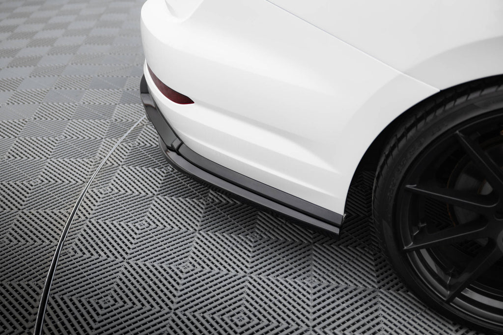 Maxton Design Heck Ansatz Flaps Diffusor passend für VW Jetta GLI Mk7 schwarz Hochglanz