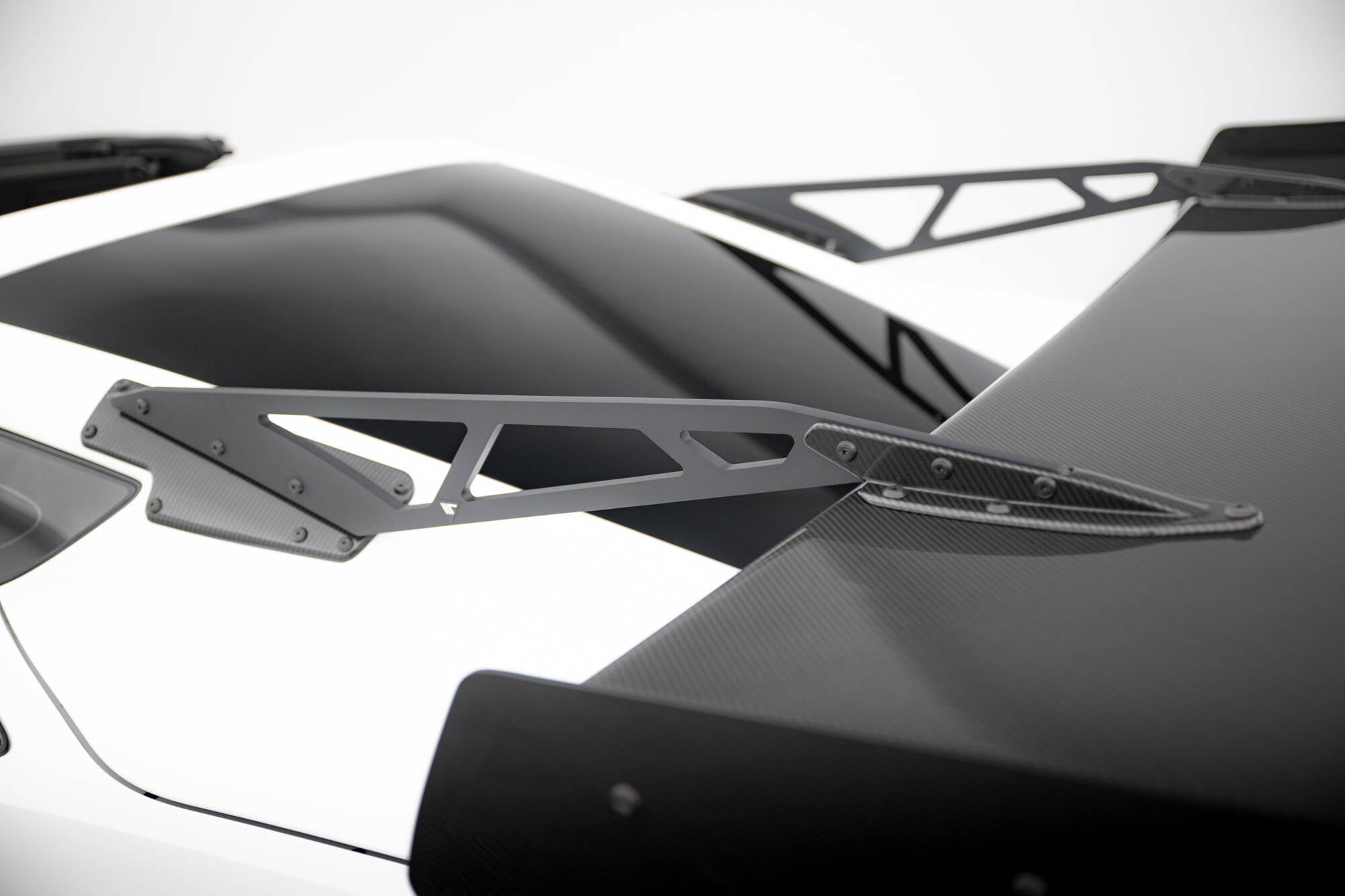 Maxton Design Carbon Spoiler With Upper Swan Mounting + LED Chevrolet Corvette Stingray / Grand Sport C7 für Chevrolet Corvette C7