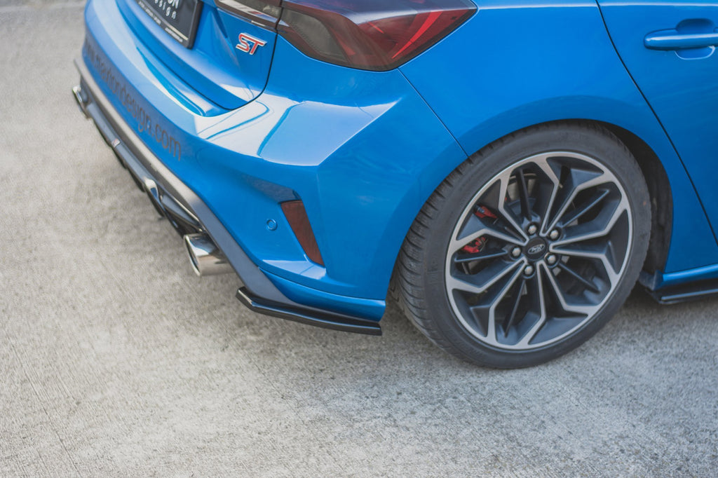 Maxton Design Heck Ansatz Flaps Diffusor V.1 passend für Ford Focus ST Mk4 schwarz Hochglanz