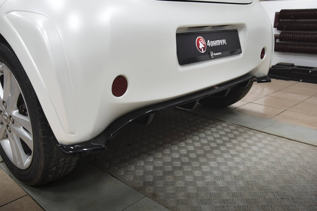 Maxton Design Street+ Mittlerer Diffusor RACE passend für Toyota IQ schwarz Hochglanz