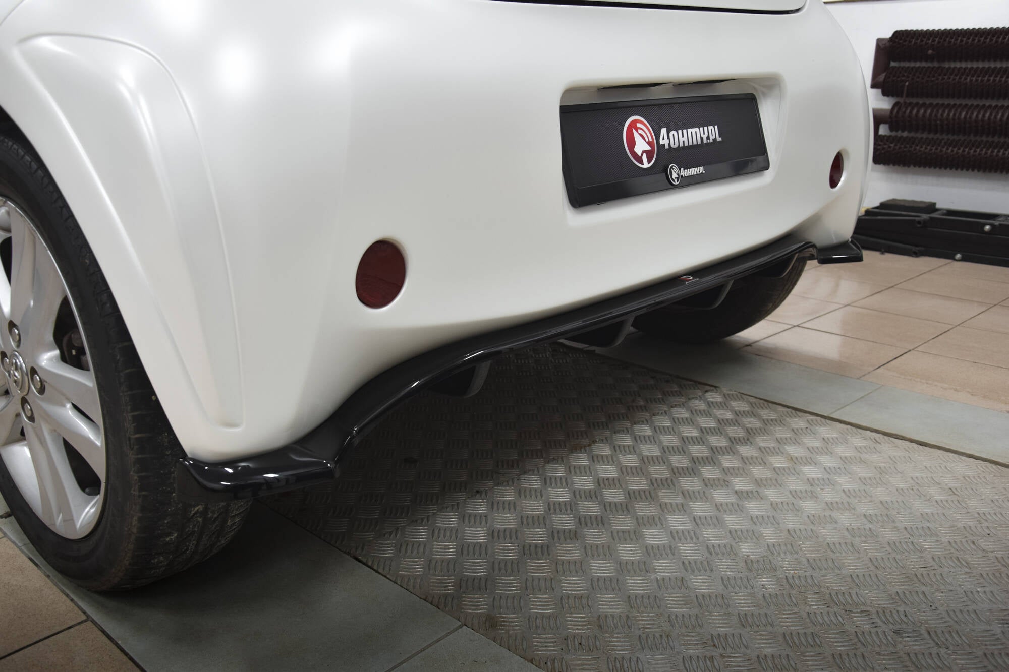 Maxton Design Street+ Mittlerer Diffusor RACE passend für Toyota IQ schwarz Hochglanz
