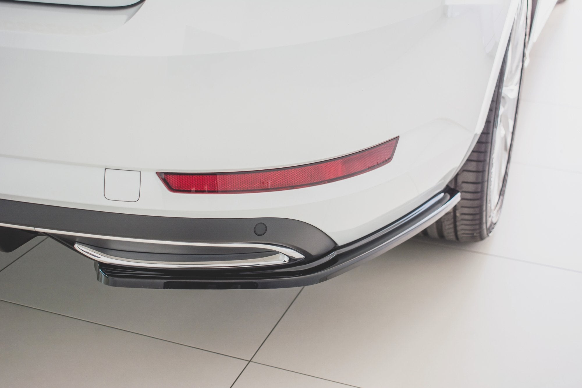 Maxton Design Heck Ansatz Flaps Diffusor passend für Skoda Superb Liftback / Combi Mk3 Facelift schwarz Hochglanz