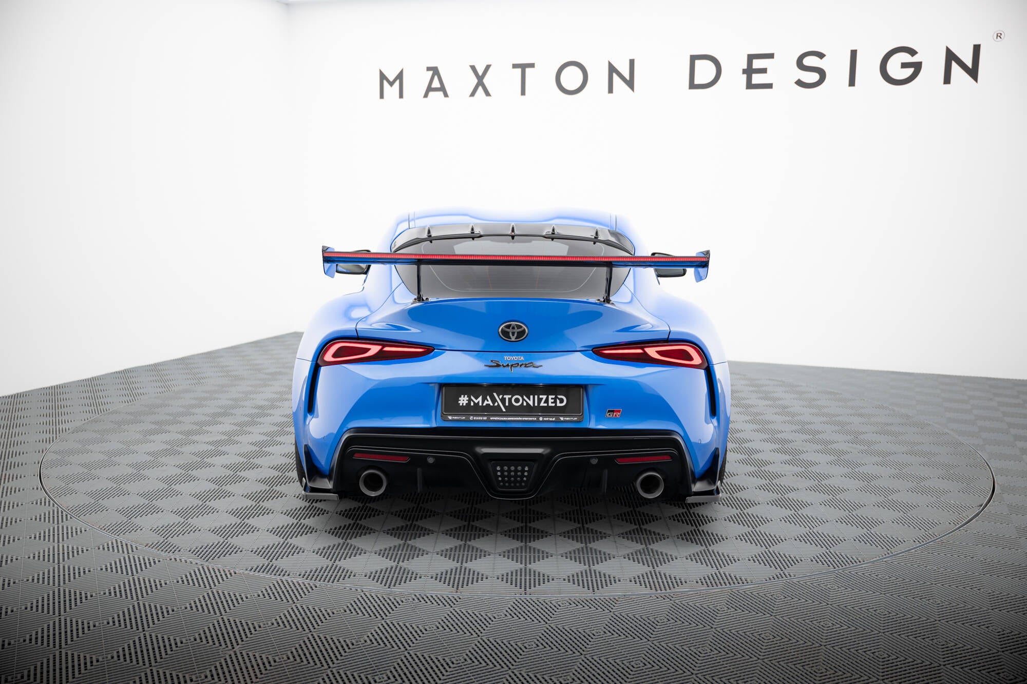 Maxton Design Carbon Spoiler With External Brackets Uprights + LED Toyota Supra Mk5 für Toyota Supra Mk5