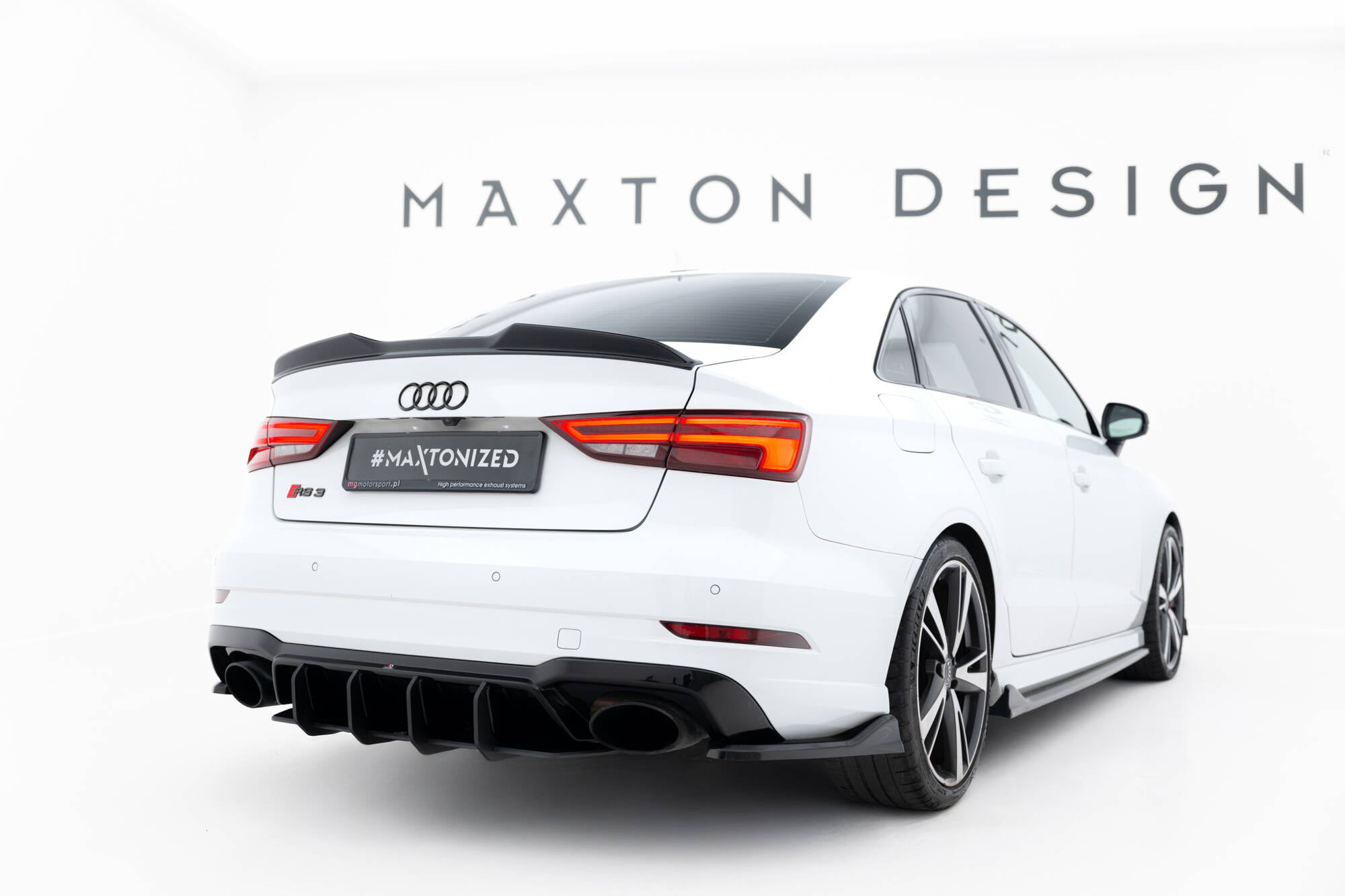 Maxton Design Street Pro Heckschürze V.2 passend für Audi RS3 Limousine 8V Facelift