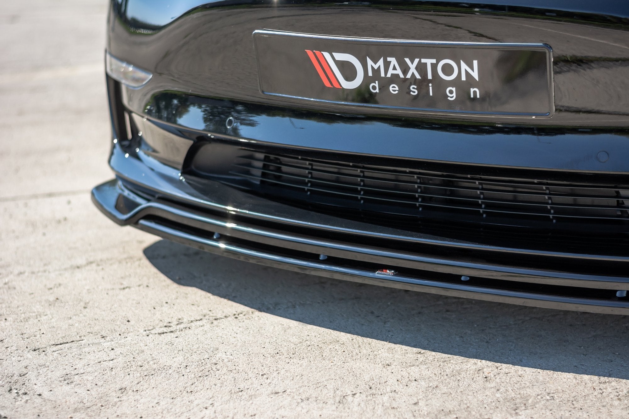 Maxton Design Street+ Spoilerlippe Front Ansatz V.2 passend für Tesla Model 3 schwarz Hochglanz