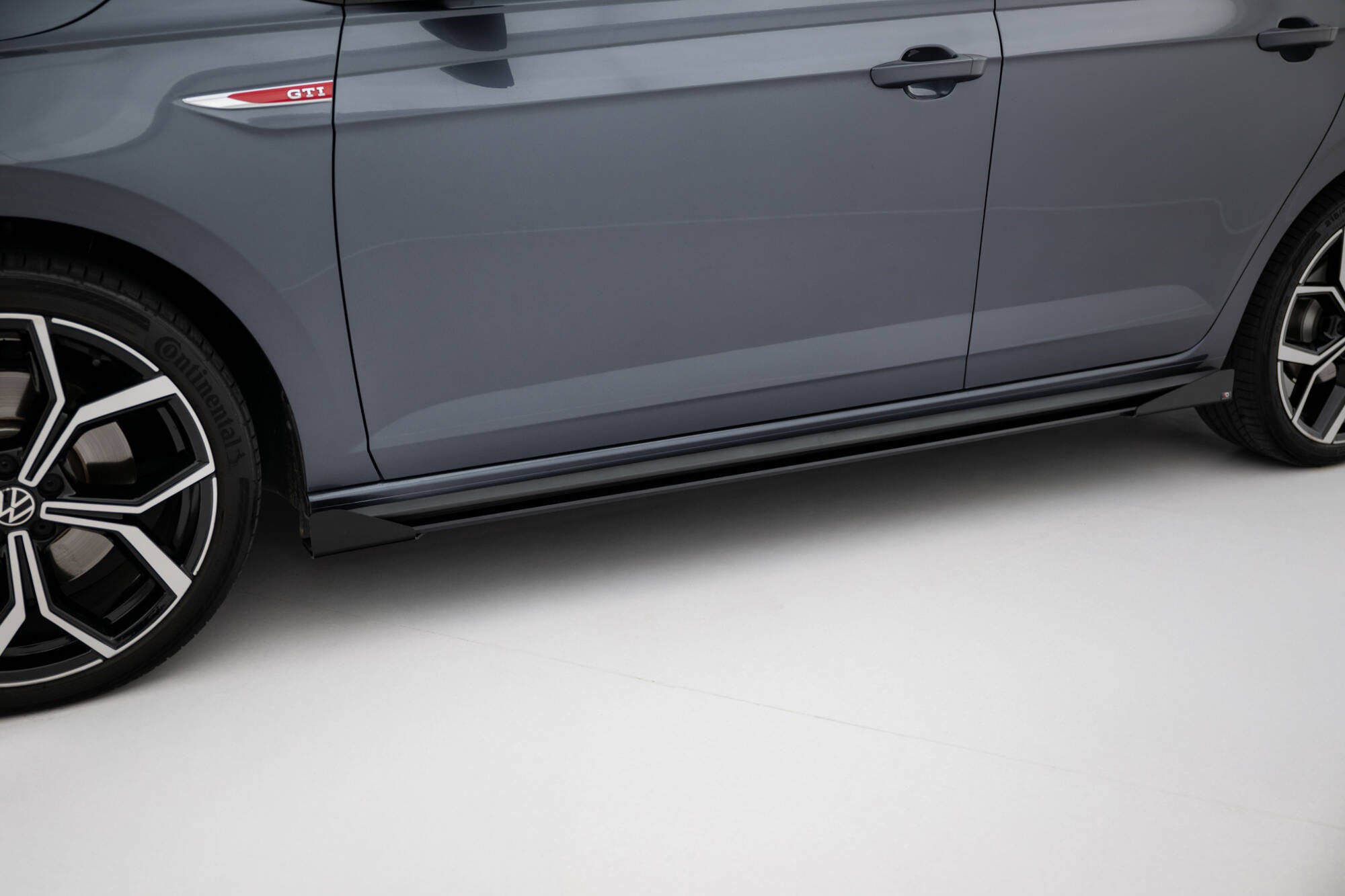 Maxton Design Street Pro Street+ Seitenschweller Leisten + Flaps passend für VW Polo GTI Mk6 Facelift schwarz Hochglanz