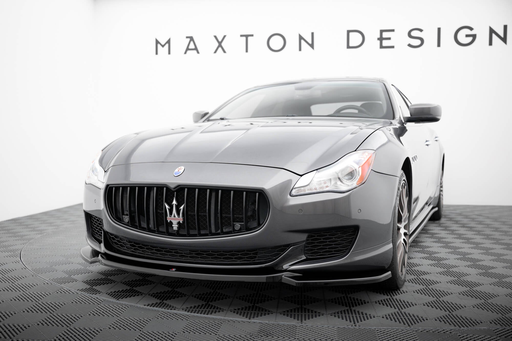 Maxton Design Street+ Spoilerlippe Front Ansatz passend für Maserati Quattroporte Mk6 schwarz Hochglanz