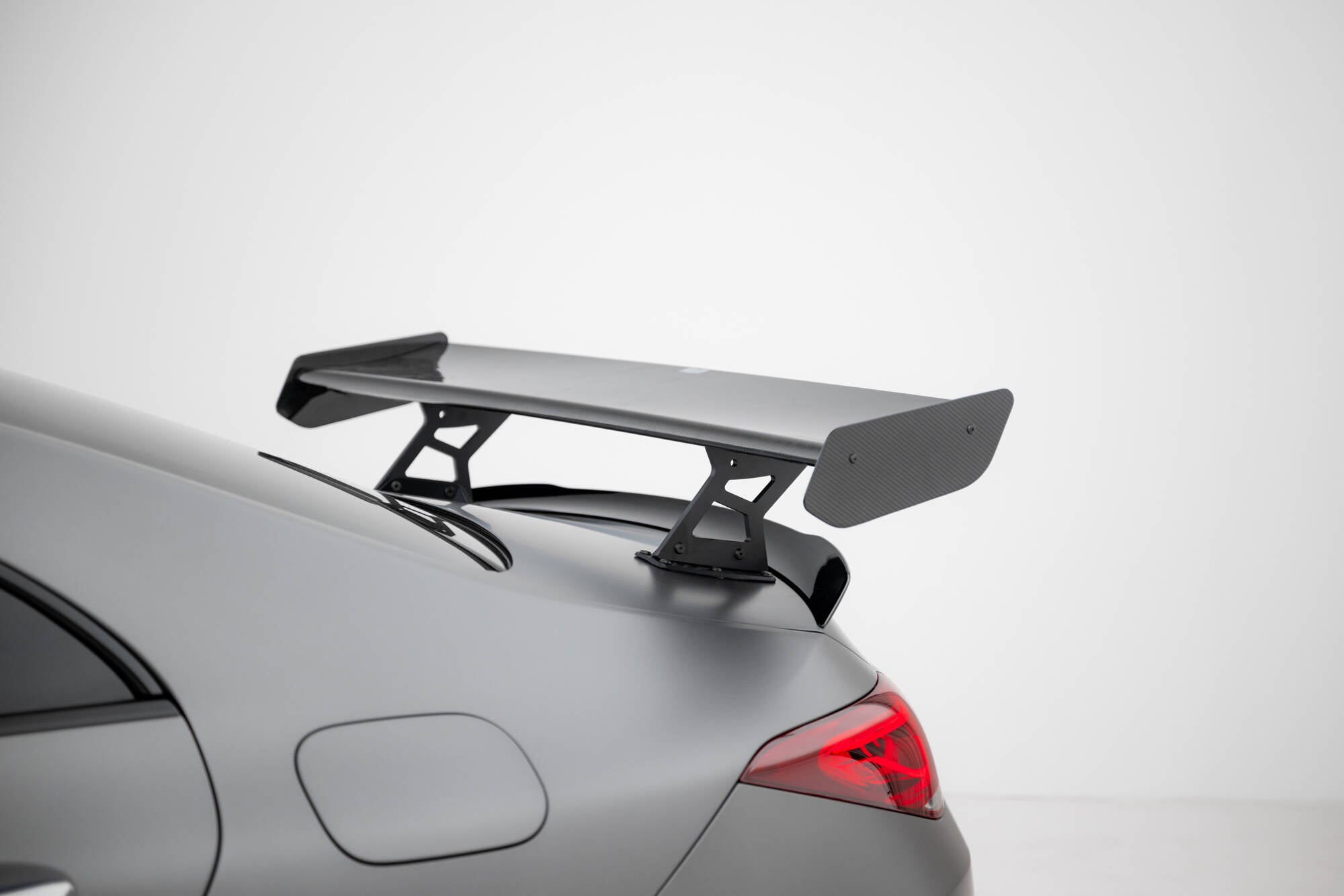 Maxton Design Carbon Spoiler With Internal Brackets Uprights + LED Mercedes-Benz CLA Coupe C118 / C118 Facelift für Mercedes-Benz CLA C118