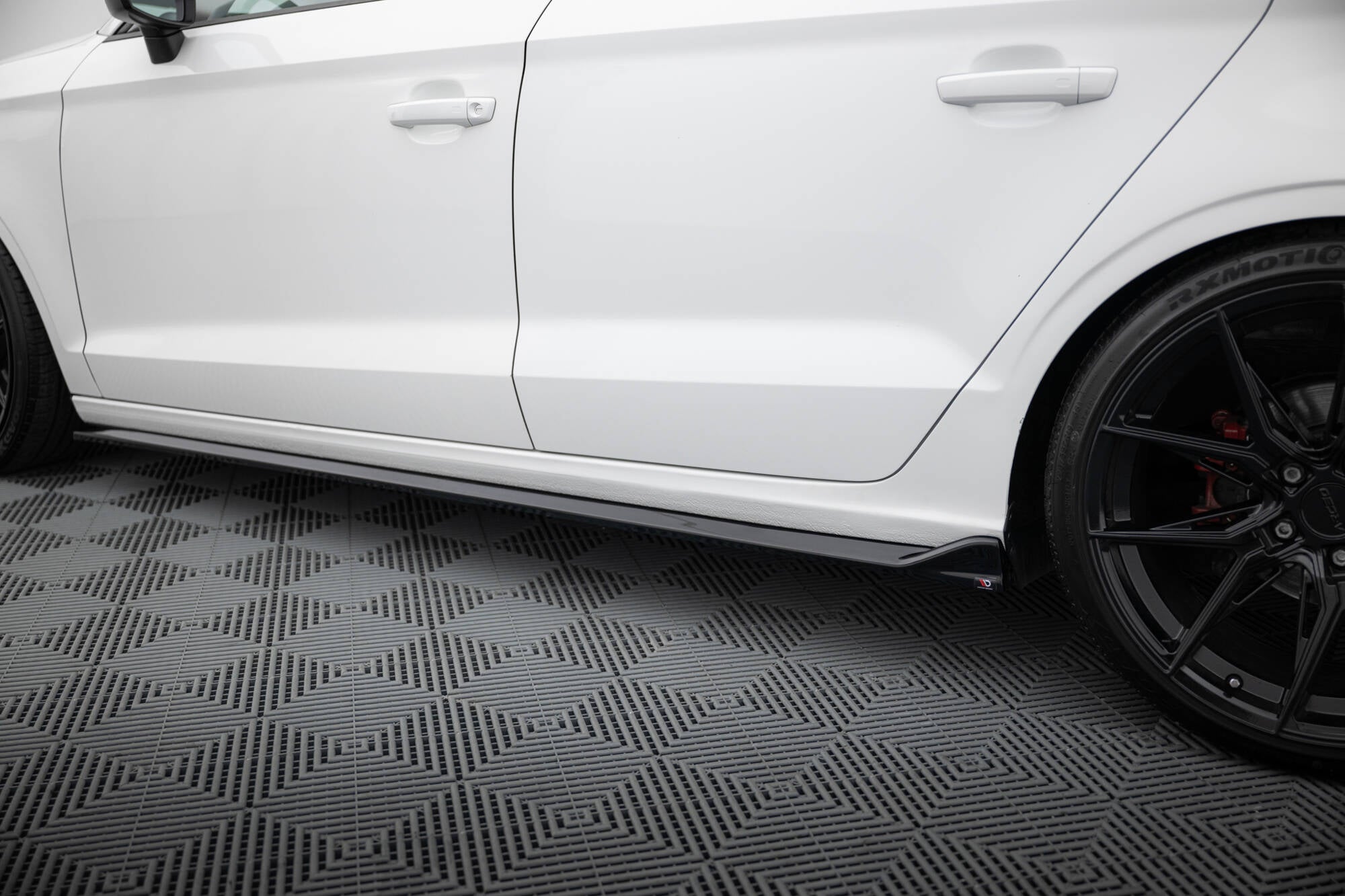 Maxton Design Street+ Seitenschweller Leisten passend für Audi A3 Limousine 8V schwarz Hochglanz