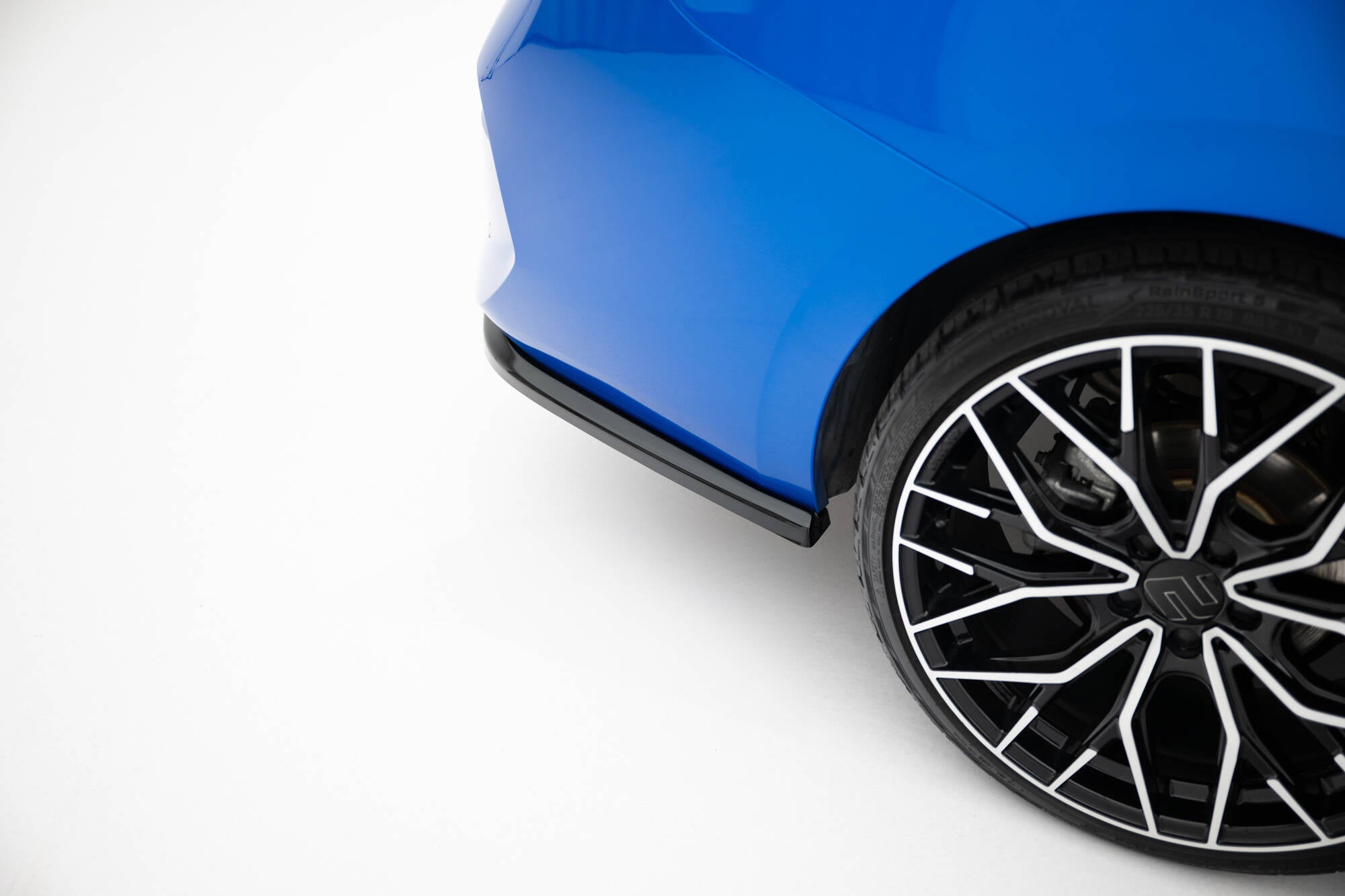 Maxton Design Street+ Mittlerer Diffusor RACE passend für Opel Astra Sports Tourer L (MK6) schwarz Hochglanz