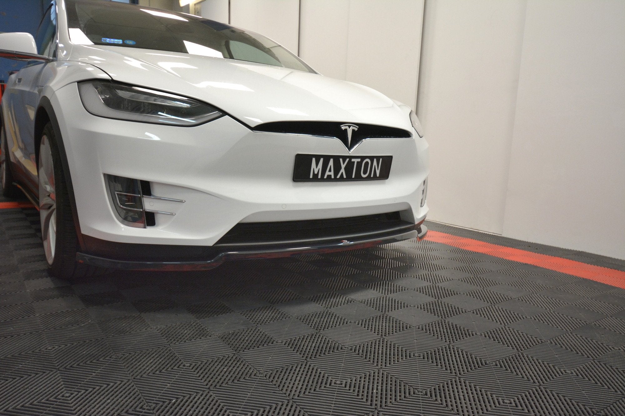 Maxton Design Street+ Spoilerlippe Front Ansatz V.1 passend für TESLA MODEL X schwarz Hochglanz