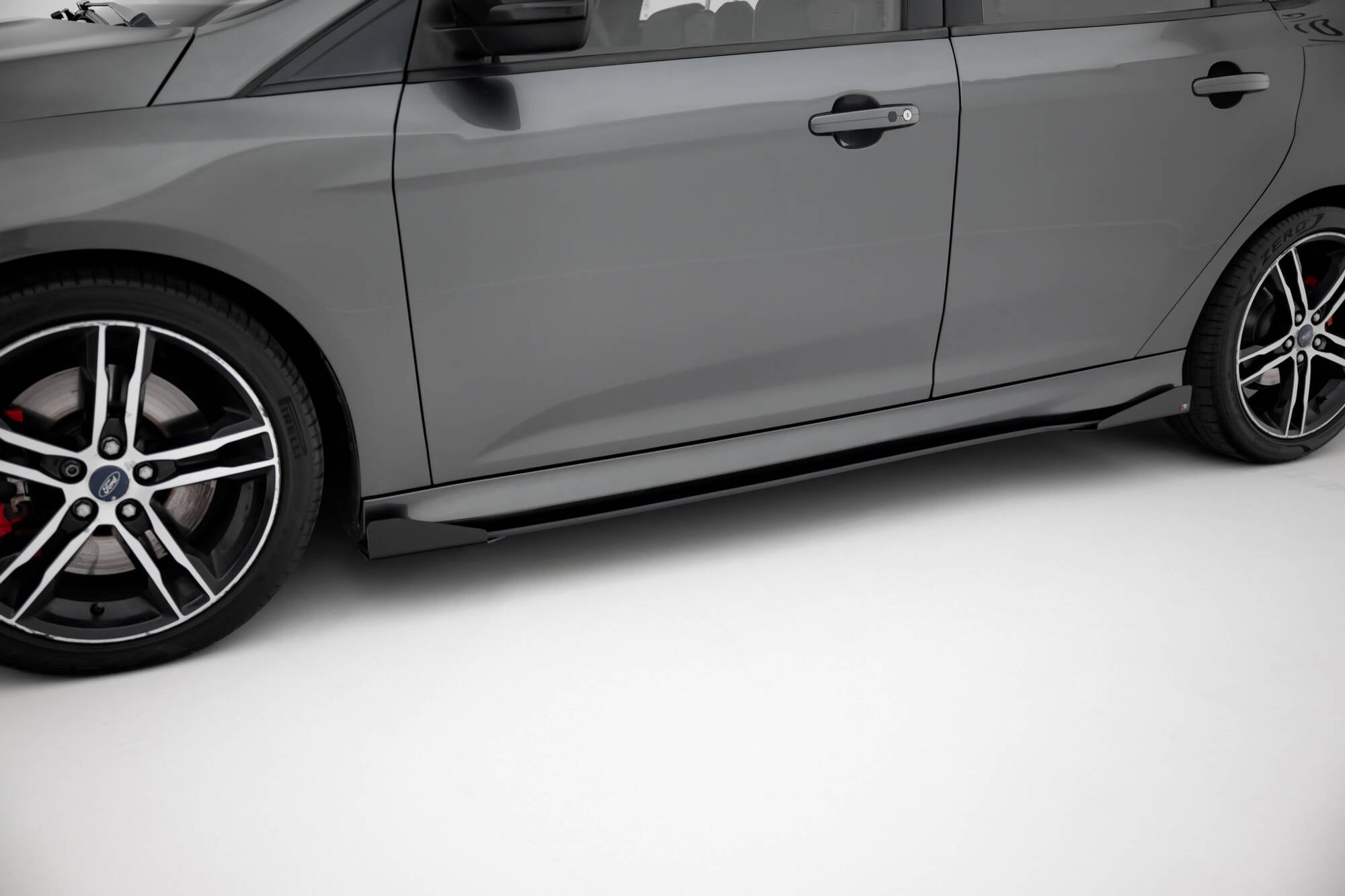 Maxton Design Street Pro Street+ Seitenschweller Leisten + Flaps passend für Ford Focus ST Mk3 Facelift schwarz Hochglanz