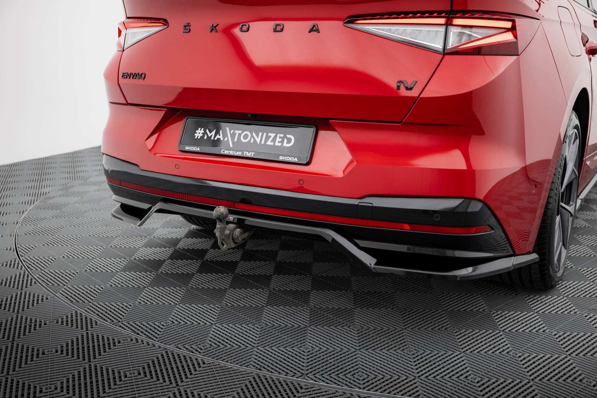 Maxton Design Street+ Mittlerer Diffusor RACE passend für Skoda Enyaq Coupe iV RS schwarz Hochglanz