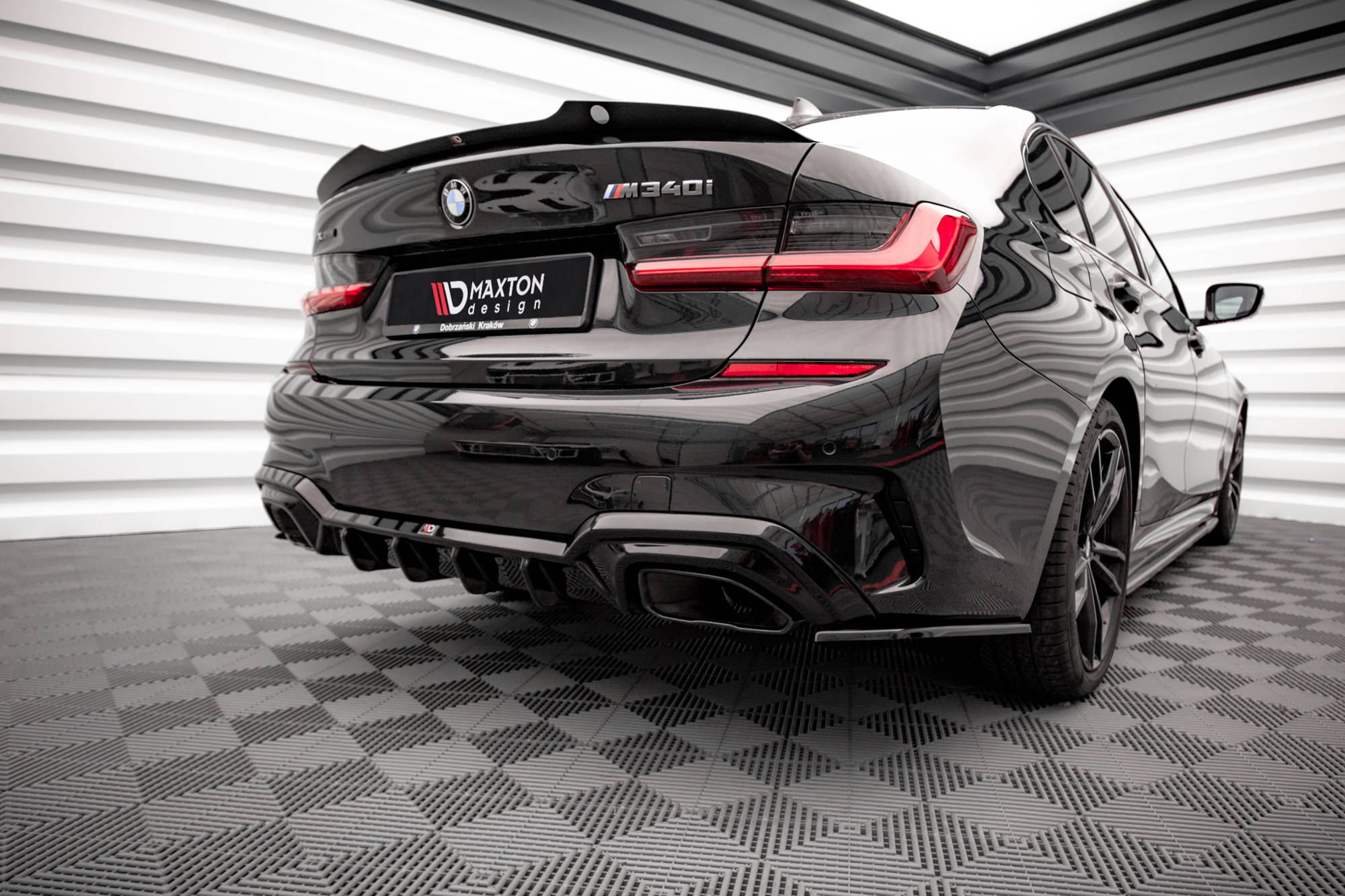 Maxton Design Heck Ansatz Flaps Diffusor V.3 passend für BMW M340i / M-Paket G20 / G21 schwarz Hochglanz