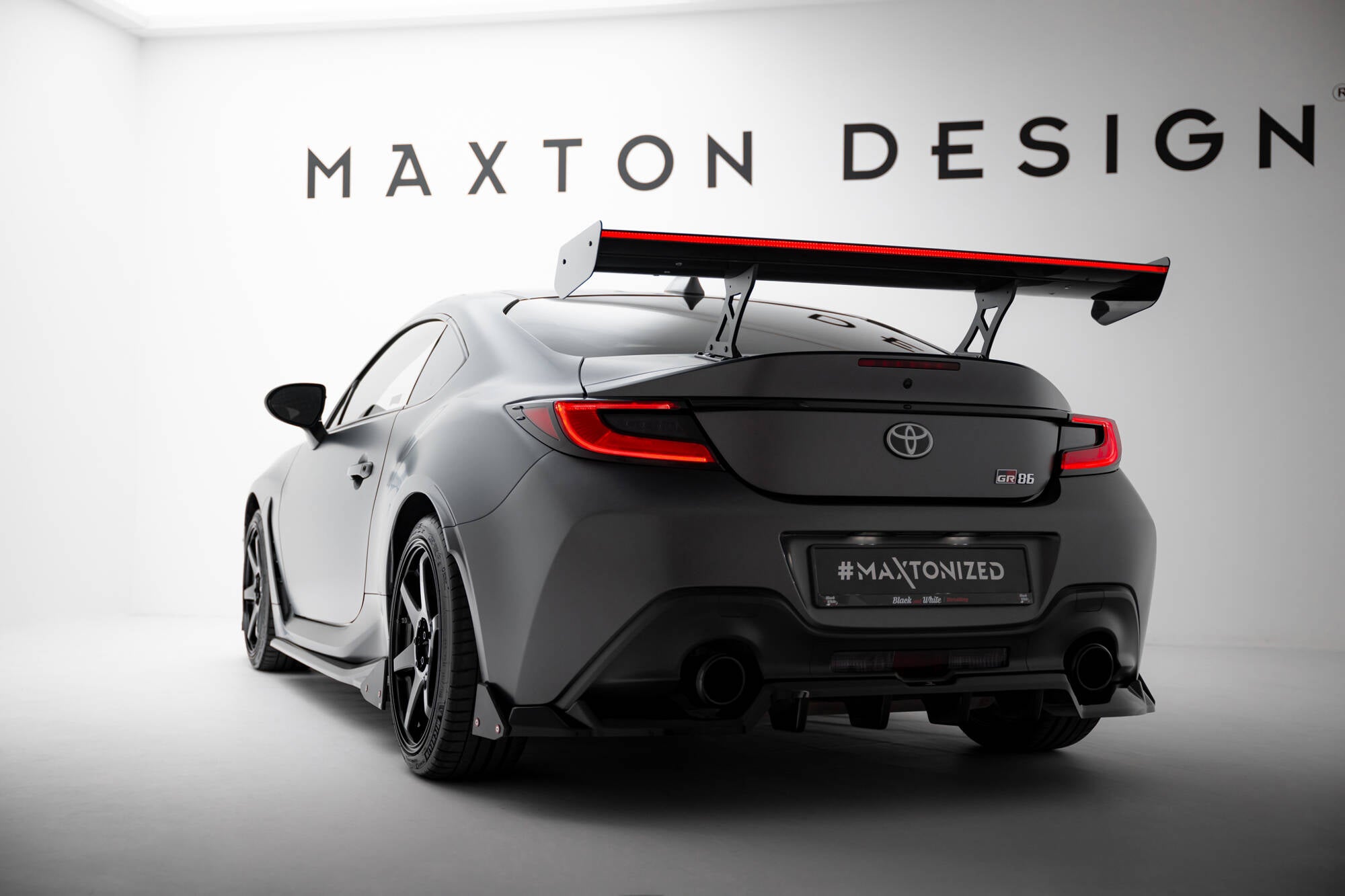 Maxton Design Carbon Spoiler With Internal Brackets Uprights + LED Toyota GR86 / Subaru BRZ Mk2 für Toyota GR86 Mk1