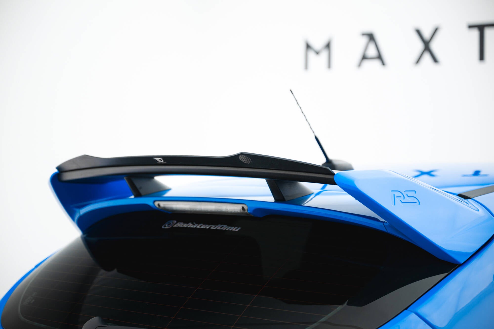 Maxton Design Spoiler CAP V.2 passend für Ford Focus RS Mk3 schwarz Hochglanz