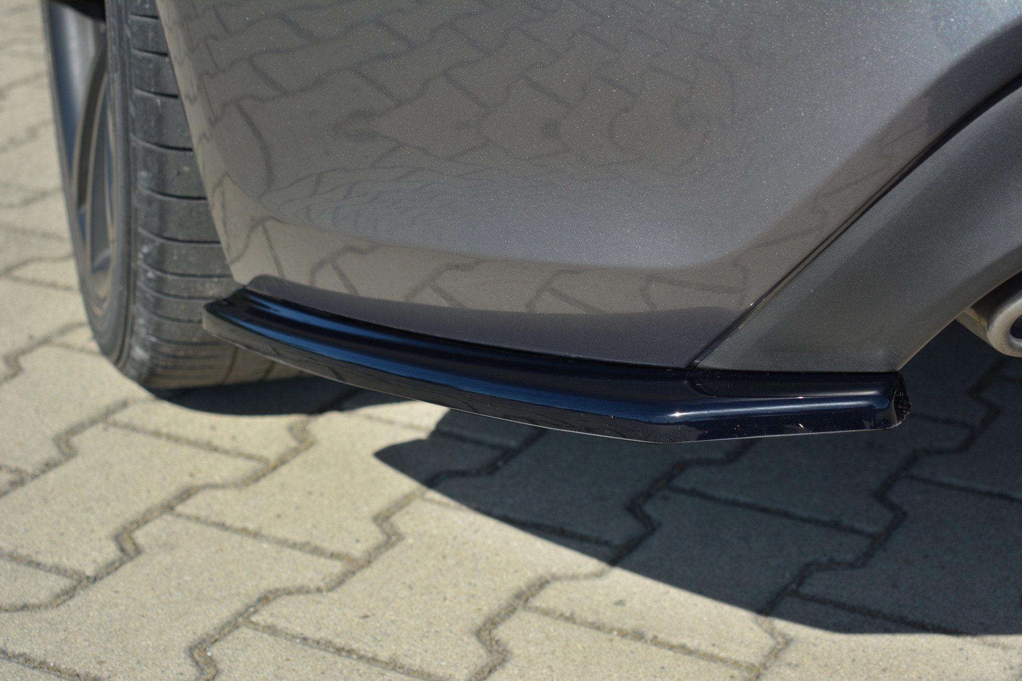 Maxton Design Heck Ansatz Flaps Diffusor passend für Hyundai Genesis Coupe Mk1 schwarz Hochglanz