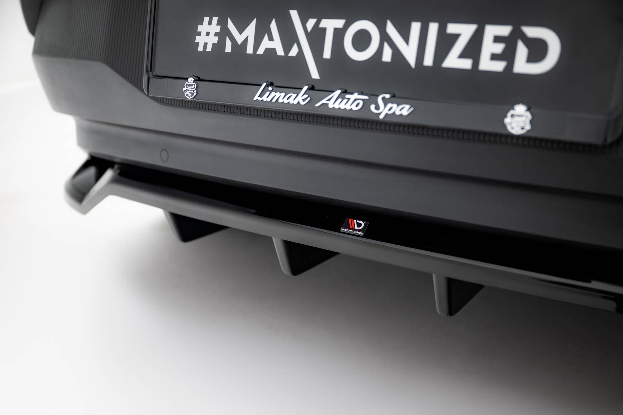 Maxton Design Street+ Mittlerer Diffusor RACE passend für Volvo EX30 Mk1 schwarz Hochglanz