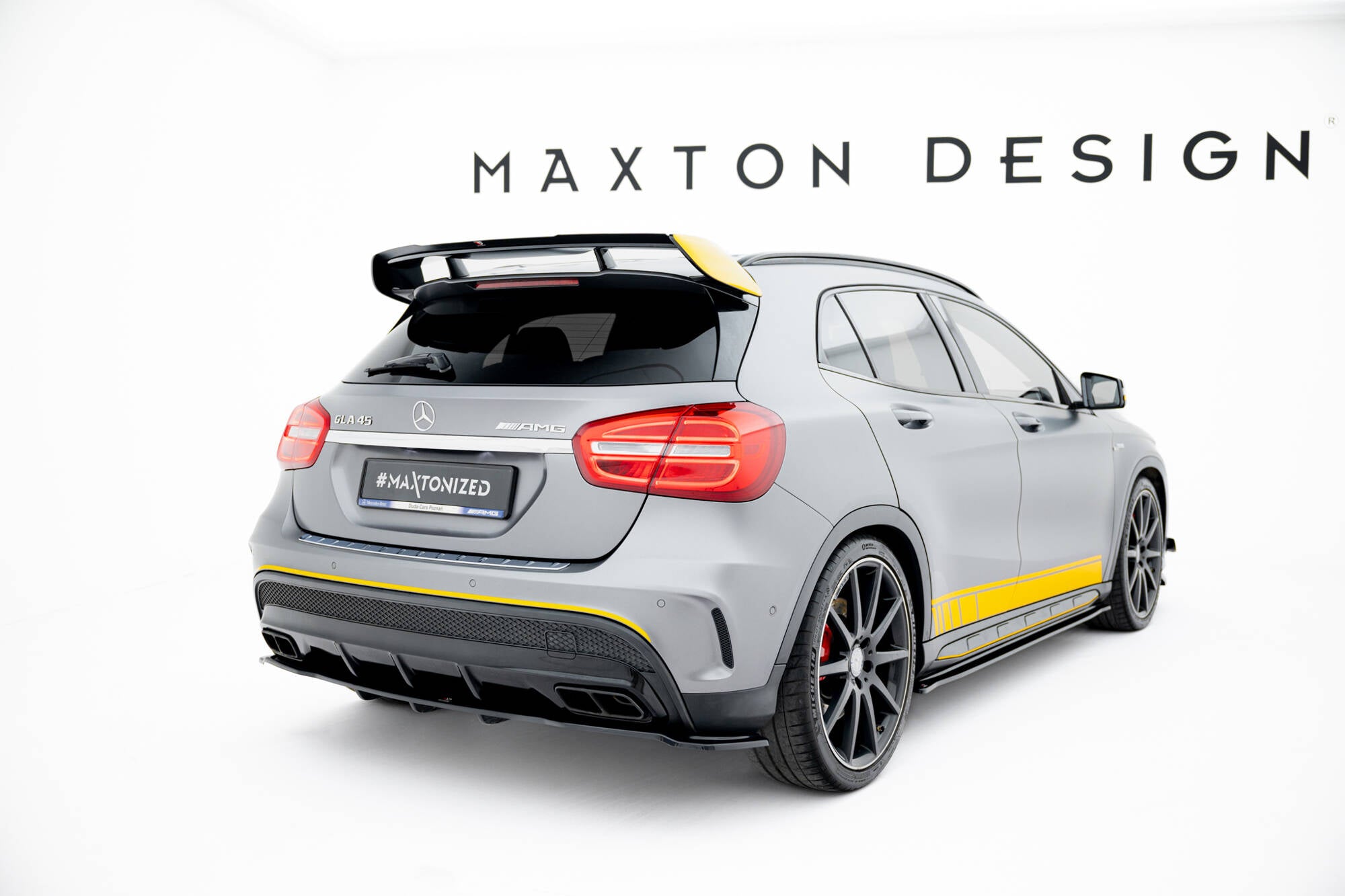 Maxton Design Spoiler CAP passend für Mercedes-Benz GLA 45 AMG schwarz Hochglanz