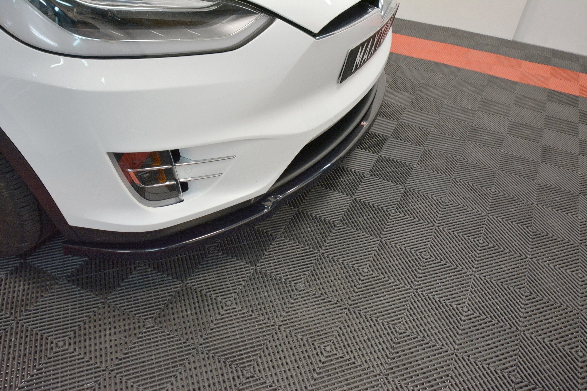 Maxton Design Street+ Spoilerlippe Front Ansatz V.1 passend für TESLA MODEL X schwarz Hochglanz