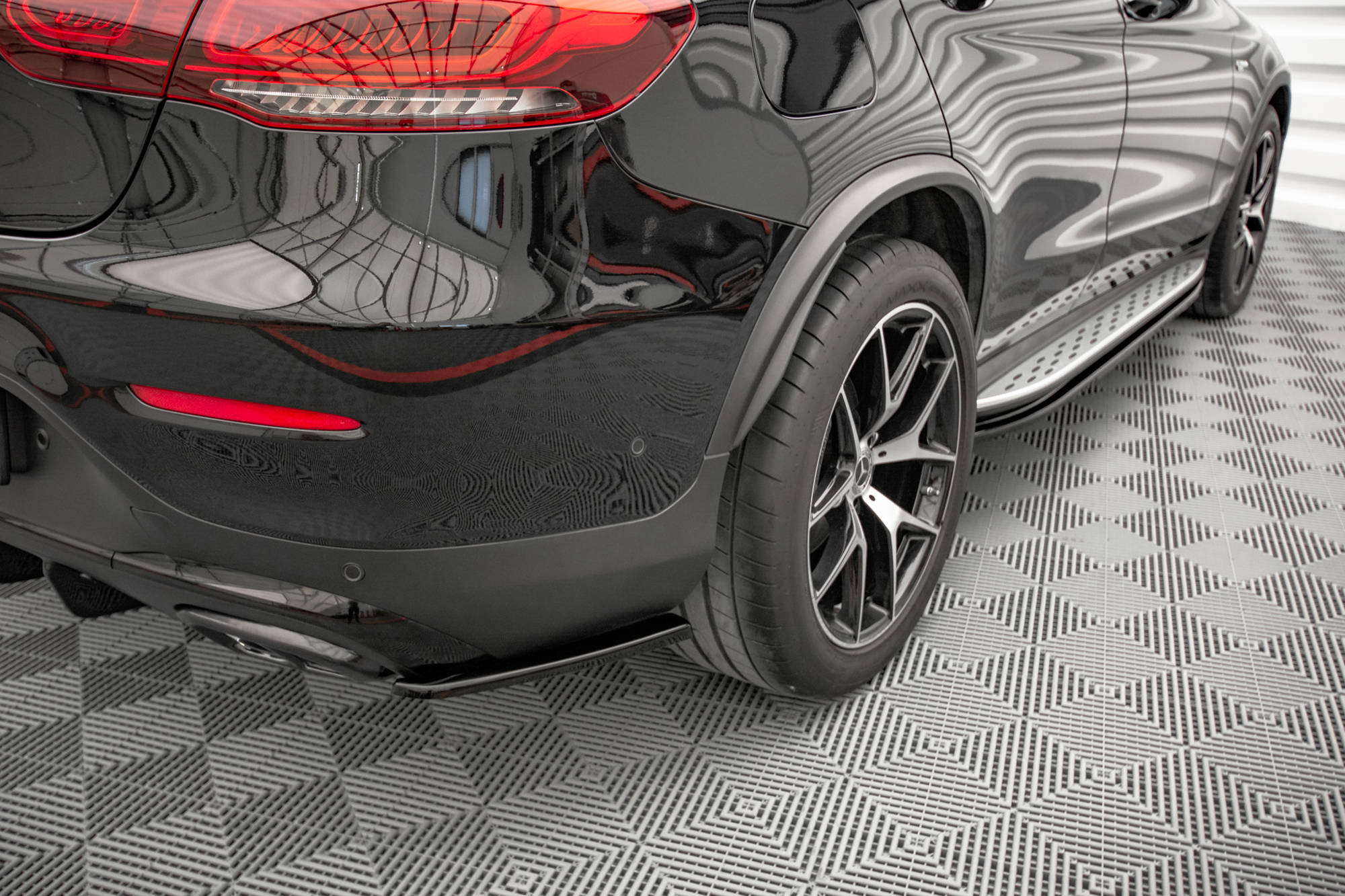 Maxton Design Heck Ansatz Flaps Diffusor passend für Mercedes-Benz GLC Coupe AMG-Line C253 Facelift schwarz Hochglanz