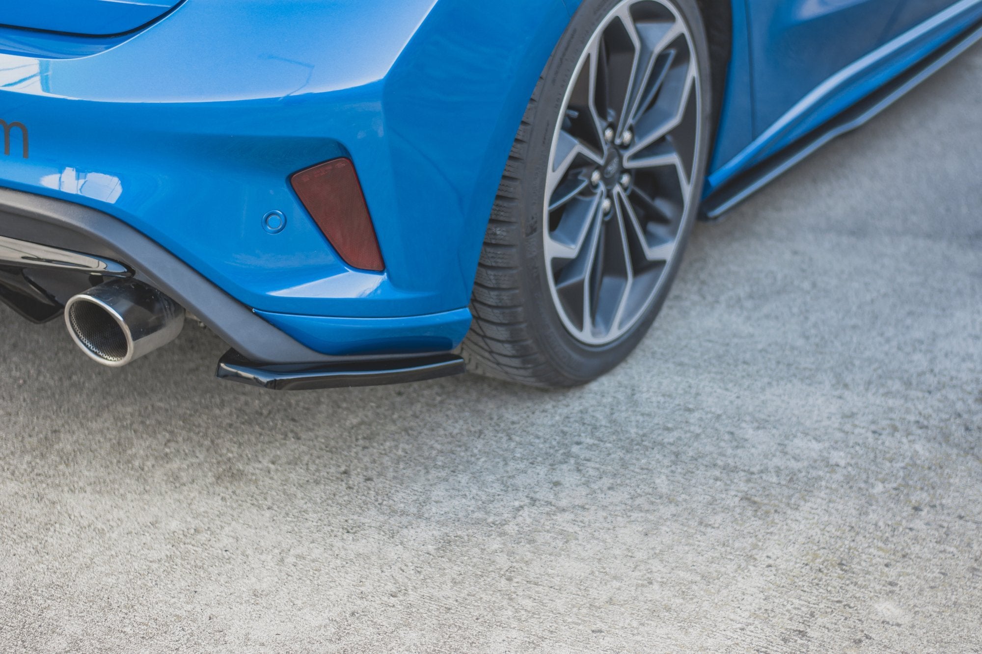 Maxton Design Heck Ansatz Flaps Diffusor V.1 für Ford Focus ST Mk4 Carbon Look