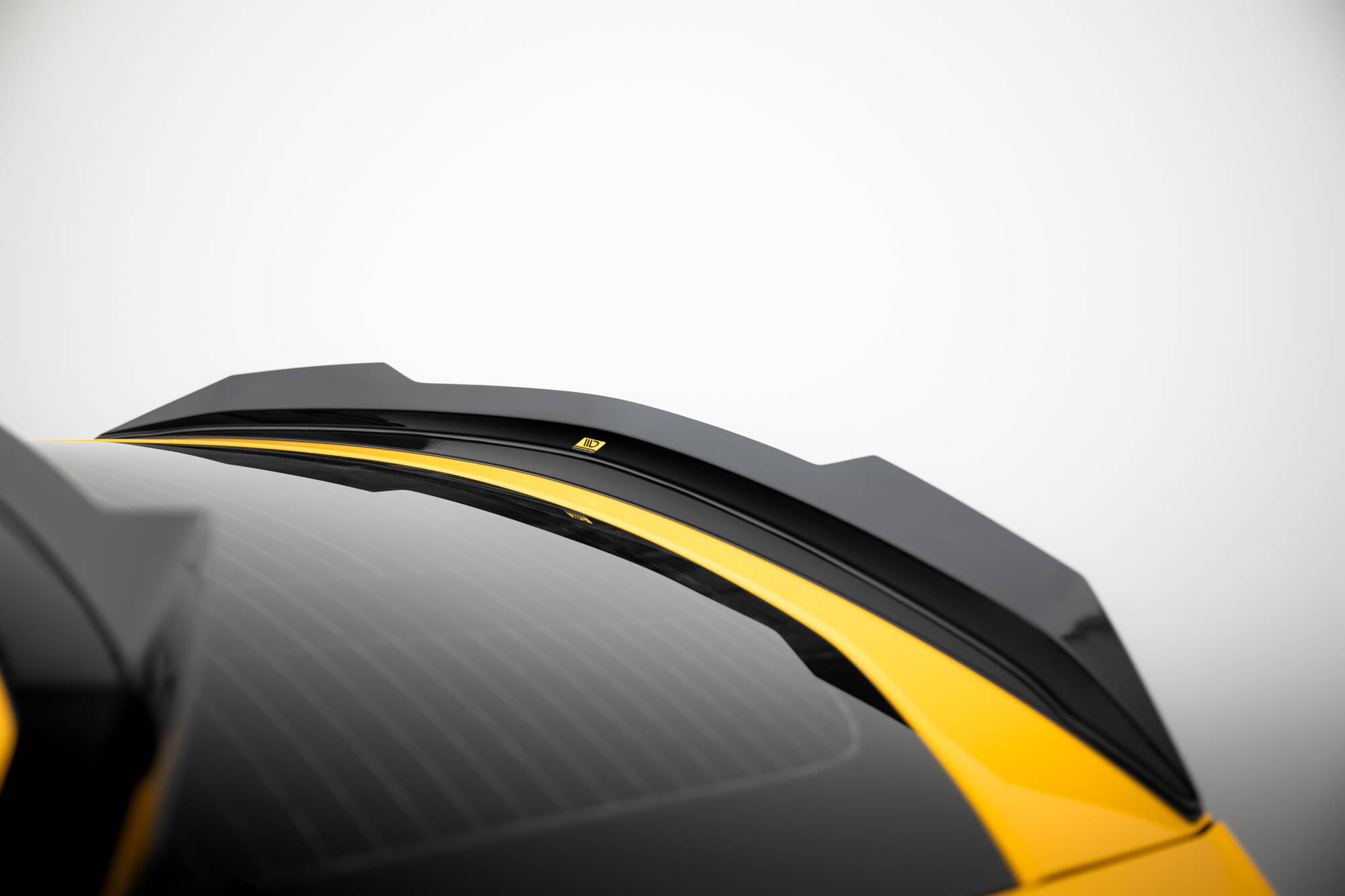 Maxton Design Niedriger Spoiler CAP passend für Lamborghini Urus Mk1 schwarz Hochglanz